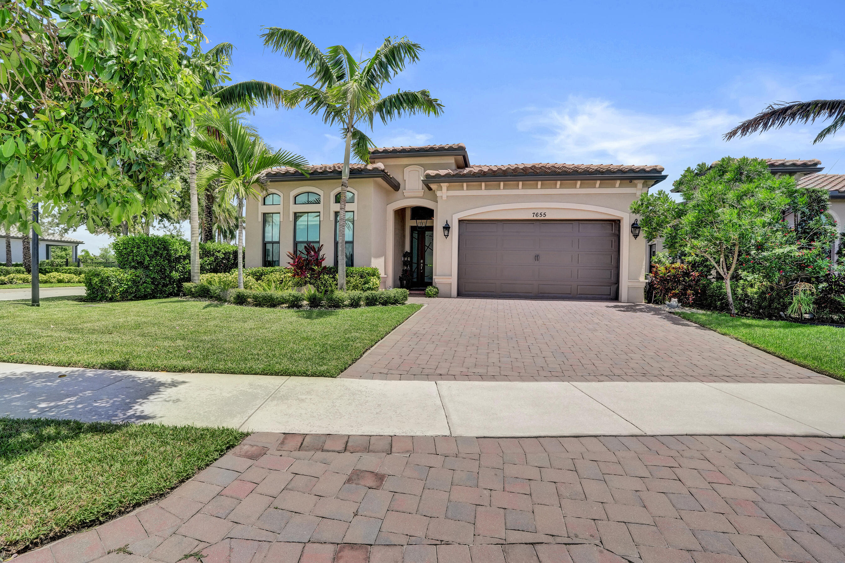 Foto de propiedad en 7655 SEACOAST Drive, Parkland, FL 33067 Parkland con MLS# 