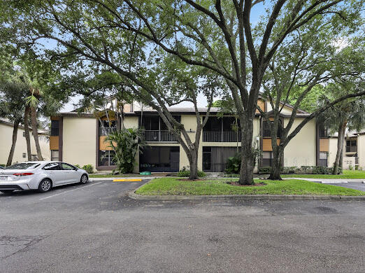 Foto de propiedad en 4519 CARAMBOLA Circle S 27292, Coconut Creek, FL 33066 Coconut Creek con MLS# 
