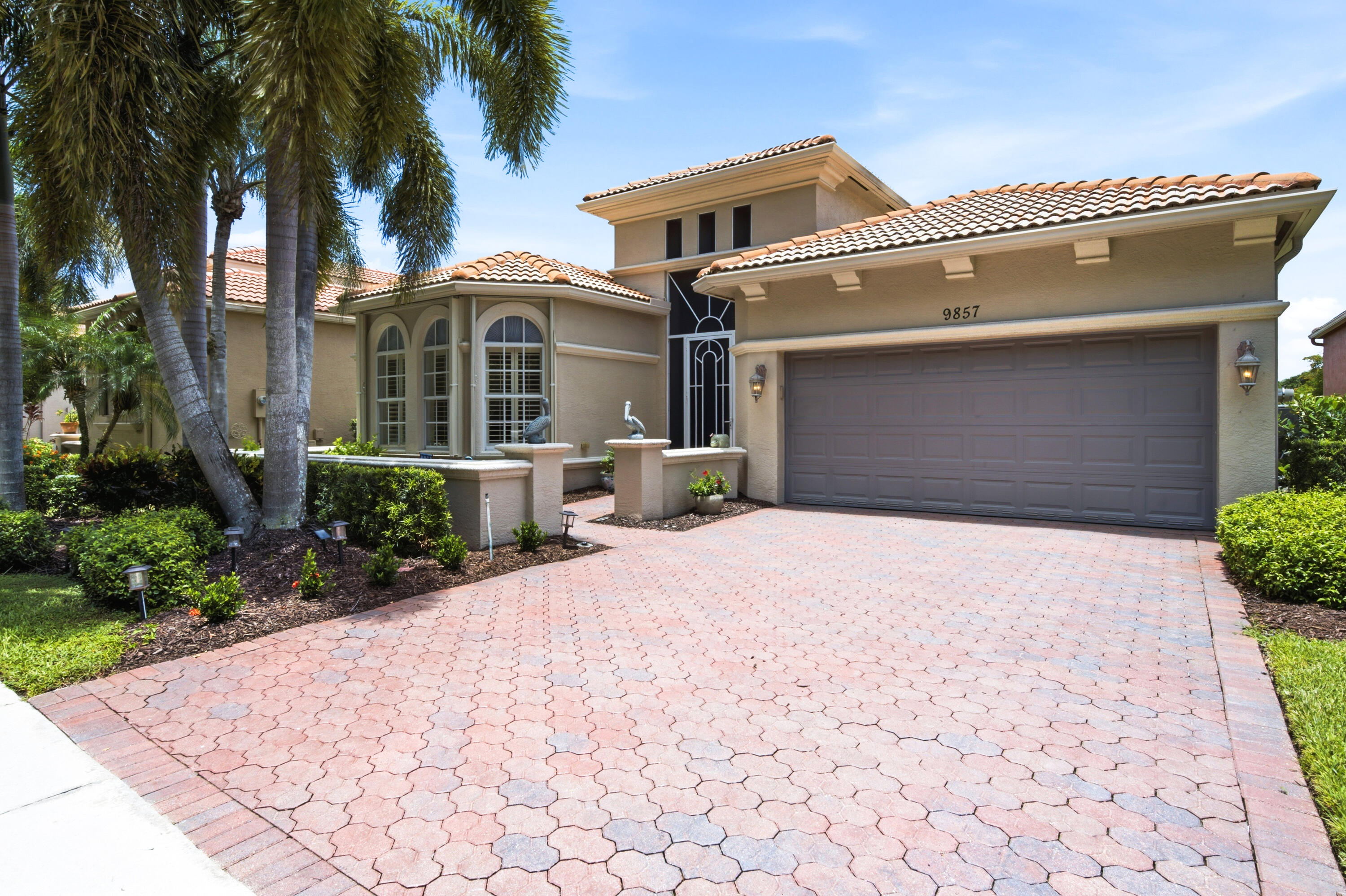 Foto de propiedad en 9857 VIA GRANDE W, Wellington, FL 33411 Wellington con MLS# 