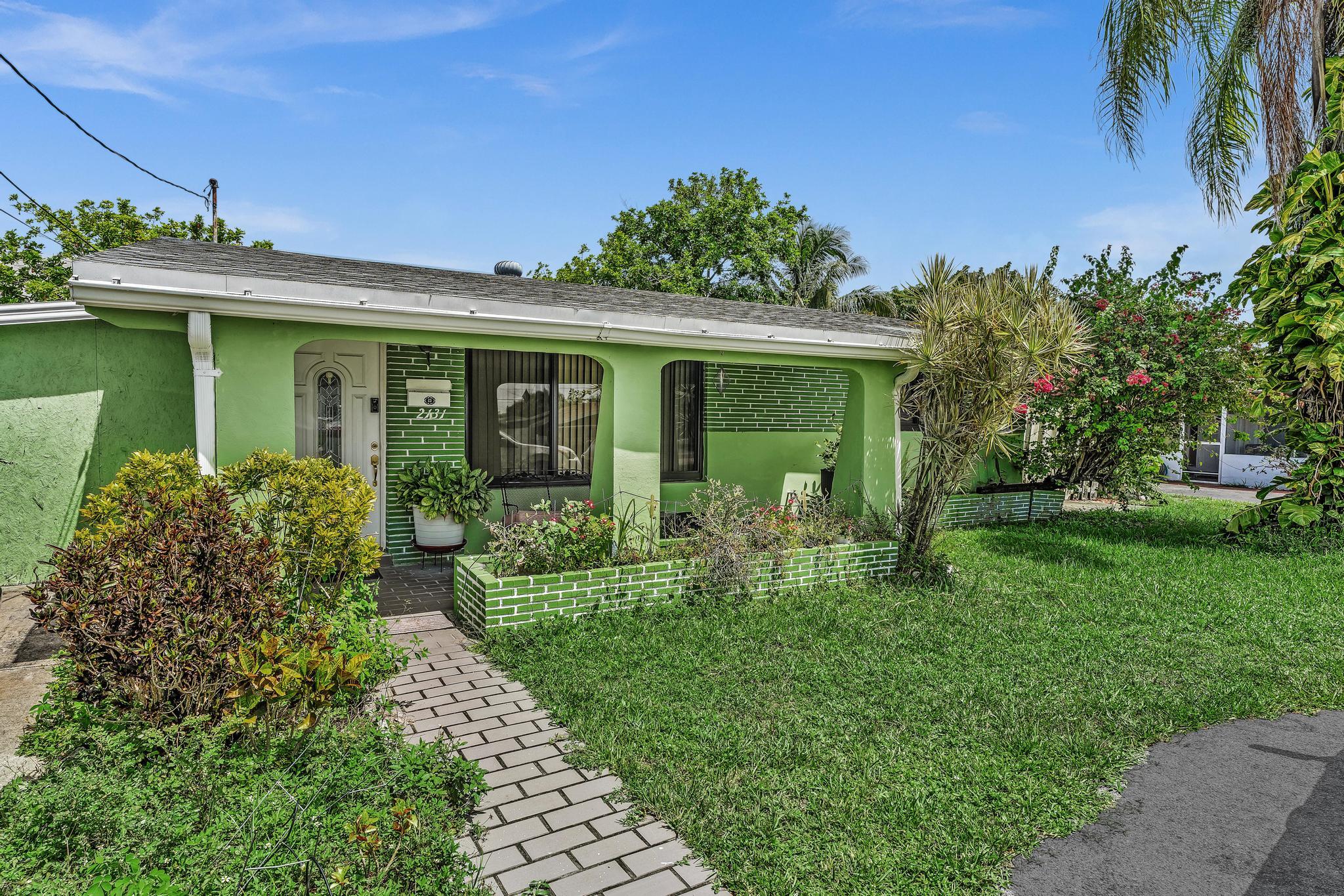 Foto de propiedad en 2131 Acapulco Drive, Miramar, FL 33023 Miramar con MLS# 