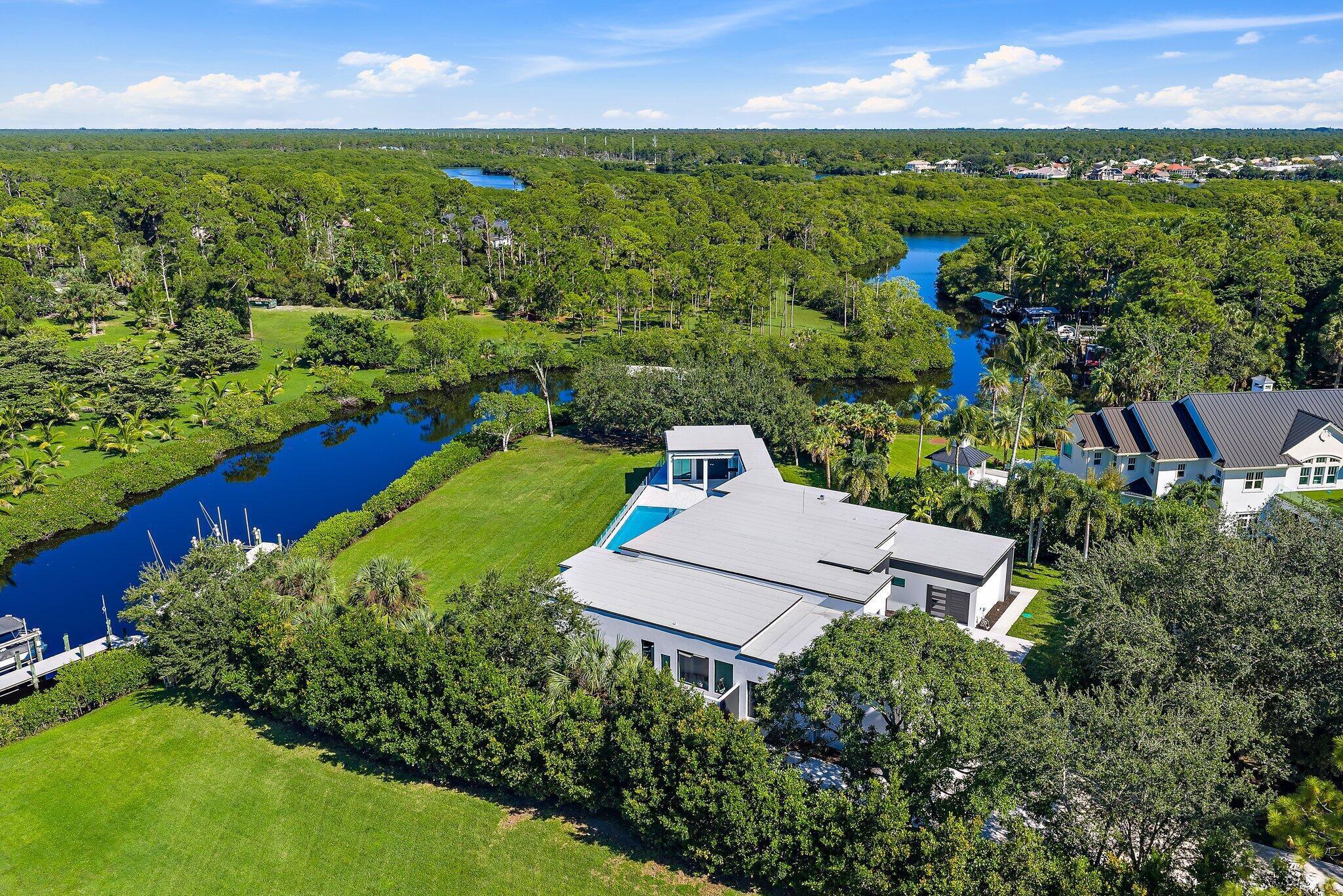 Foto de propiedad en 8309 SE RIVERS EDGE Street, Jupiter, FL 33458 Jupiter con MLS# 
