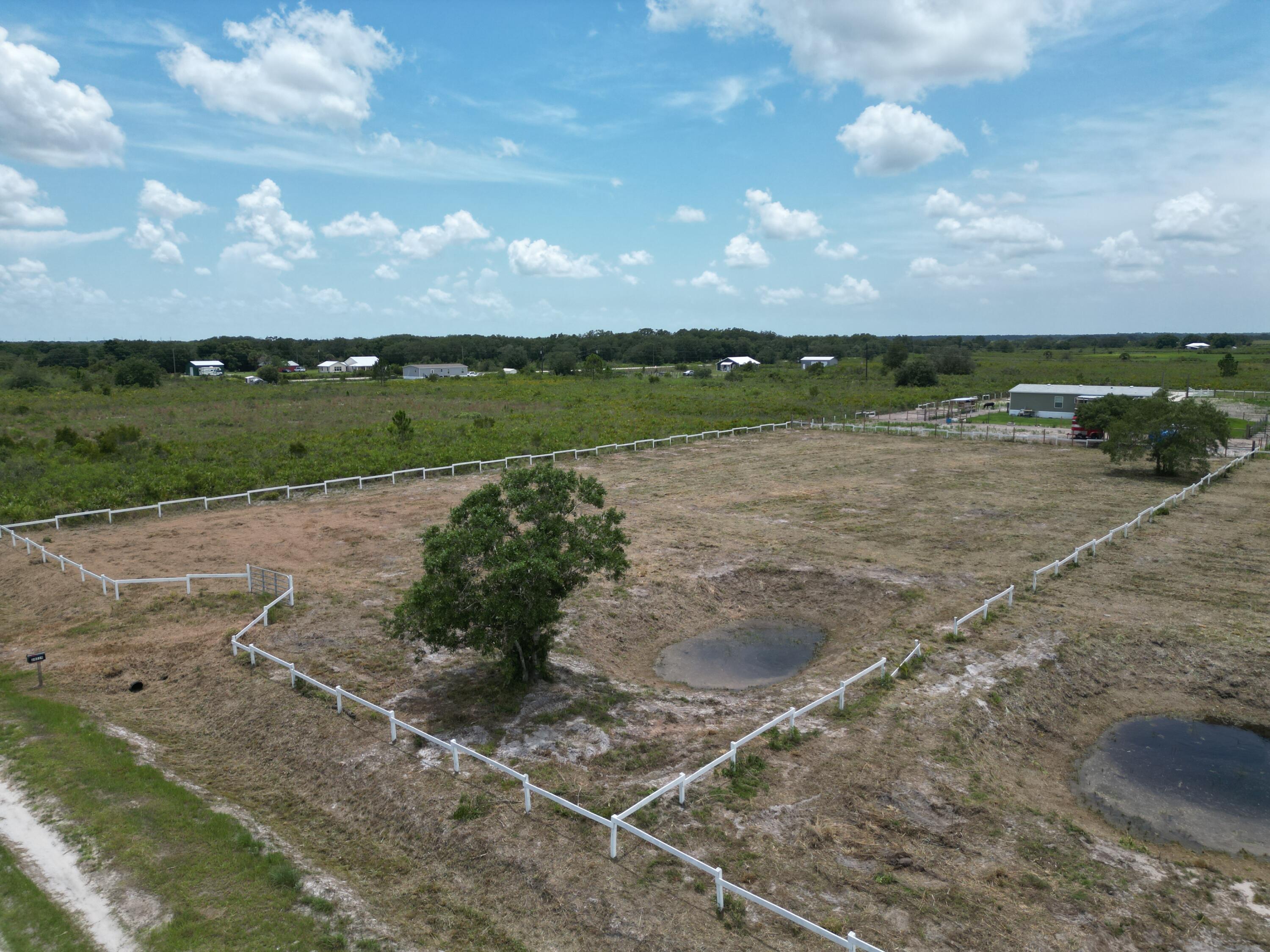 Foto de propiedad en 20224 NW 250TH Street, Okeechobee, FL 34972 Okeechobee con MLS# 