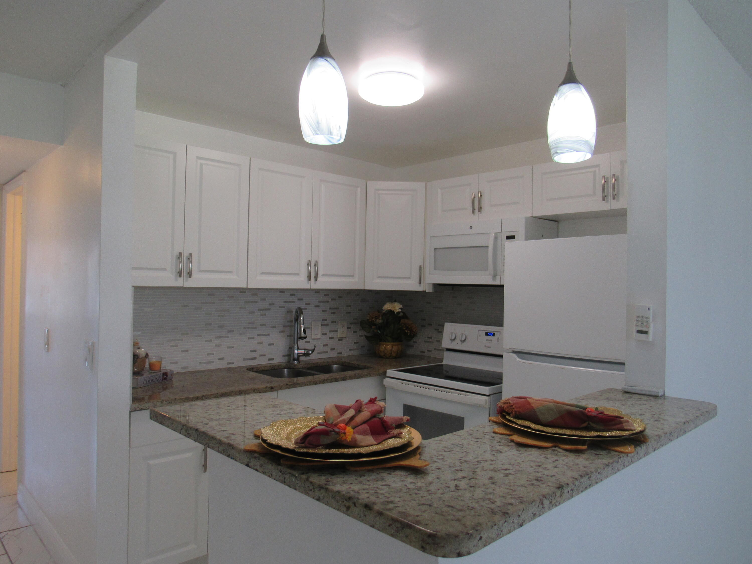 Foto de propiedad en 76 CAMBRIDGE D, West Palm Beach, FL 33417 West Palm Beach con MLS# 