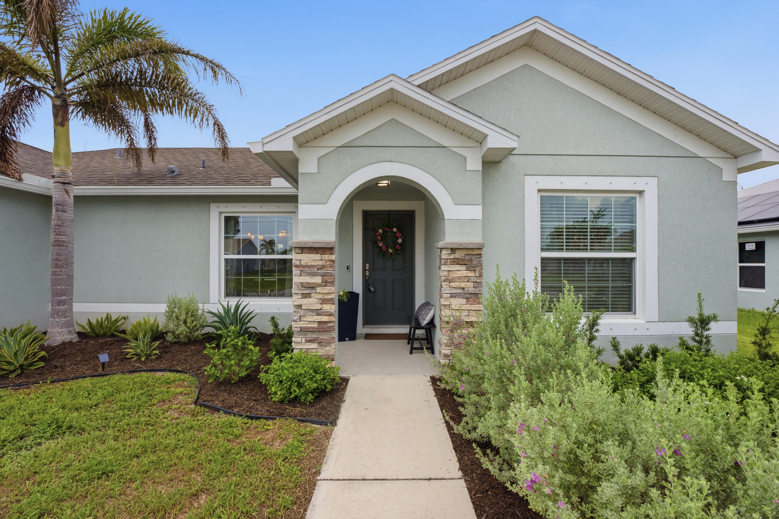 Vendido 183 SW NORTH WAKEFIELD Circle, Port St. Lucie, FL 34953, Port St. Lucie, FL 34953