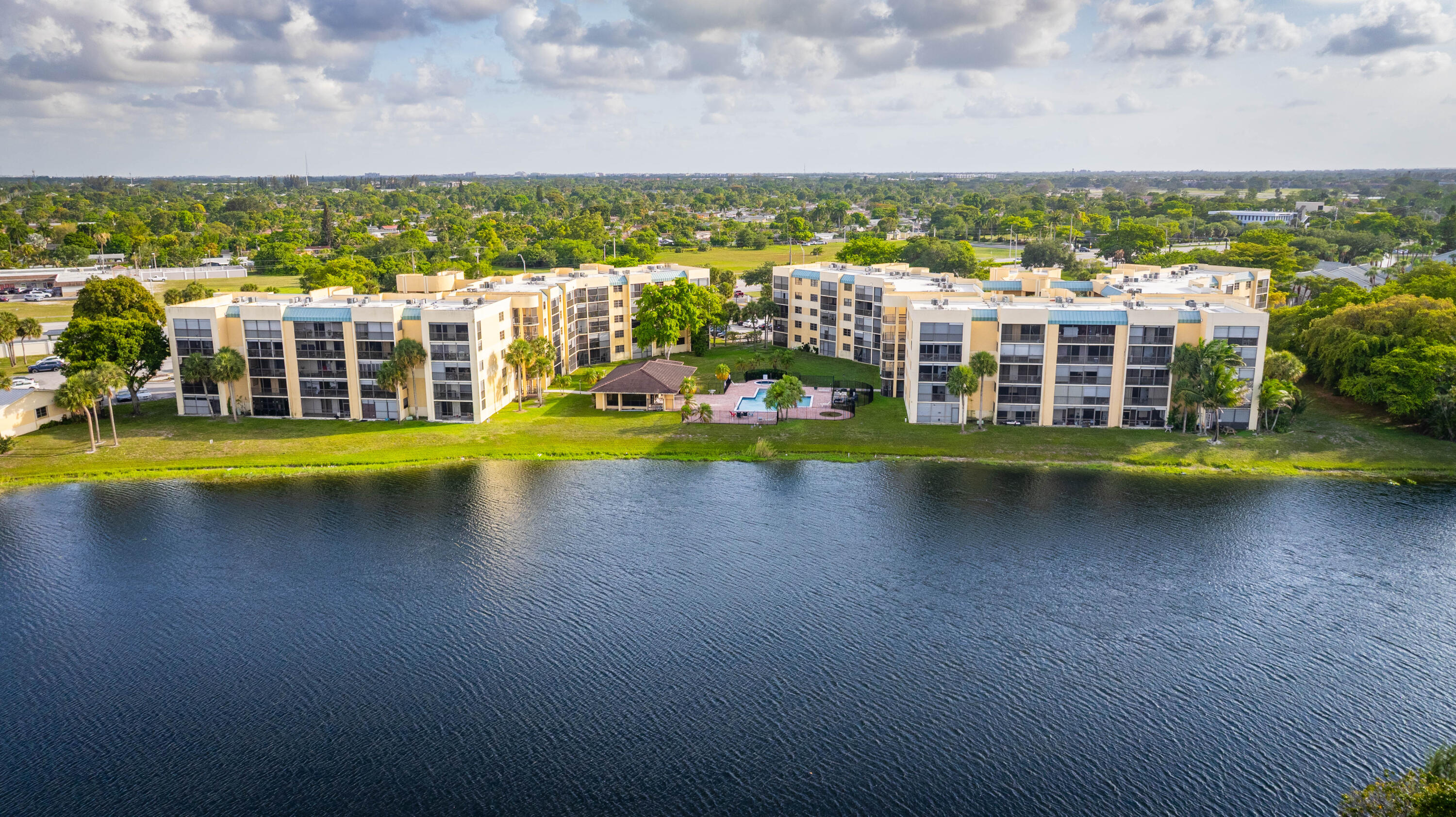 En Venta 6475 W OAKLAND PARK Boulevard 505, Lauderhill, FL 33313, Lauderhill, FL 33313