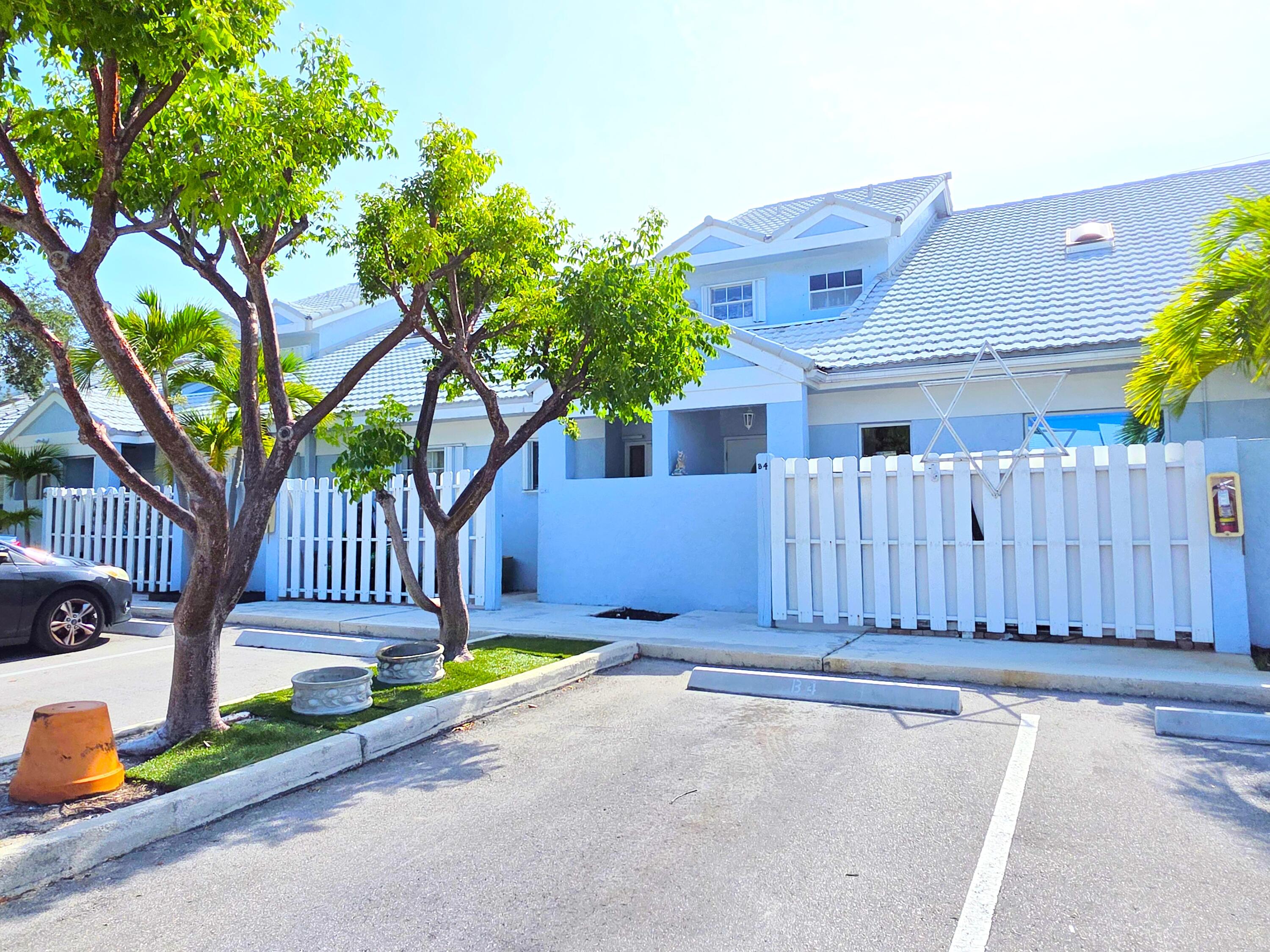 Foto de propiedad en 320 SE 2ND Avenue B4, Deerfield Beach, FL 33441 Deerfield Beach con MLS# 