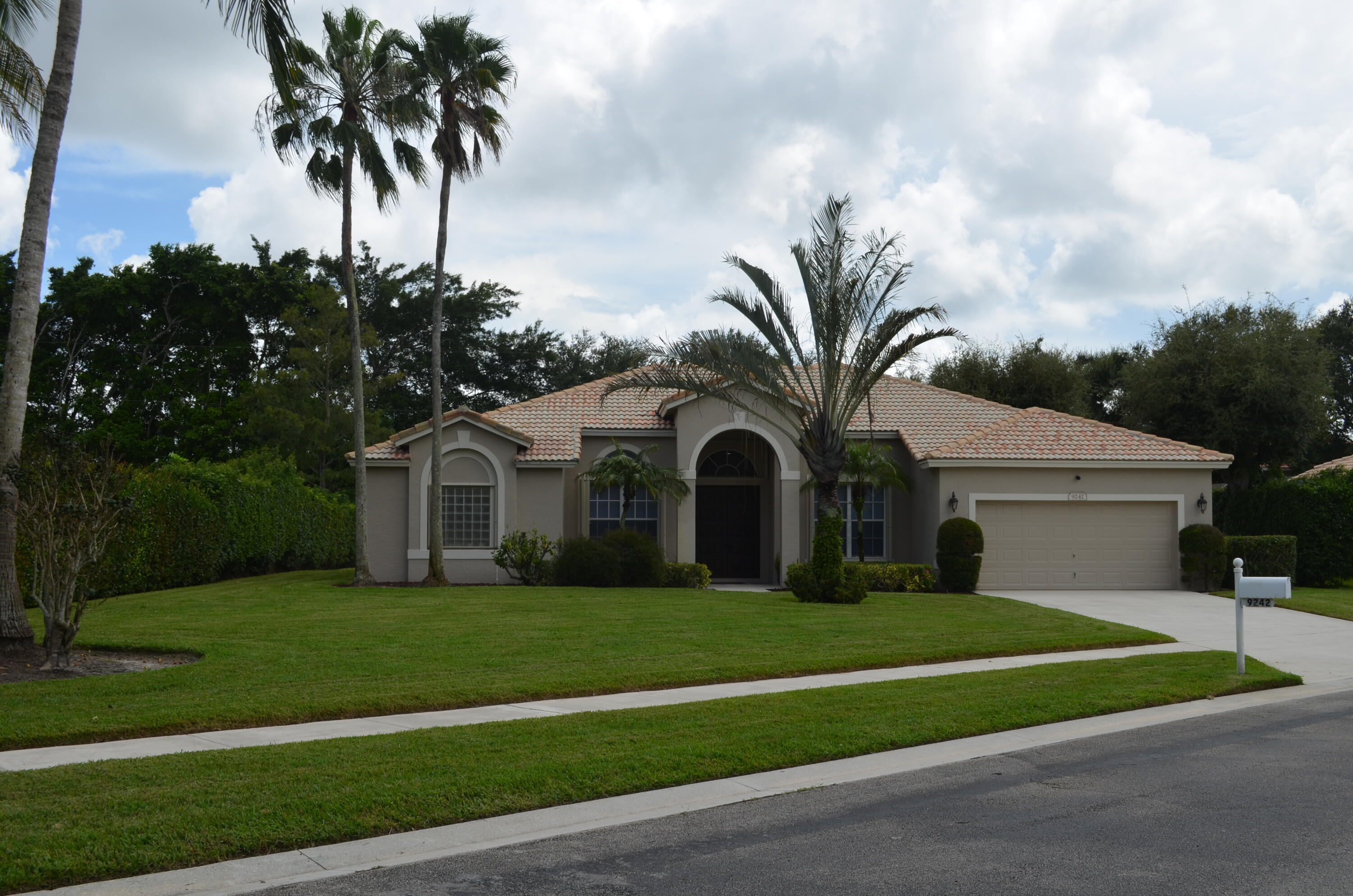 Foto de propiedad en 9242 Olmstead Drive, Lake Worth, FL 33467 Lake Worth con MLS# 