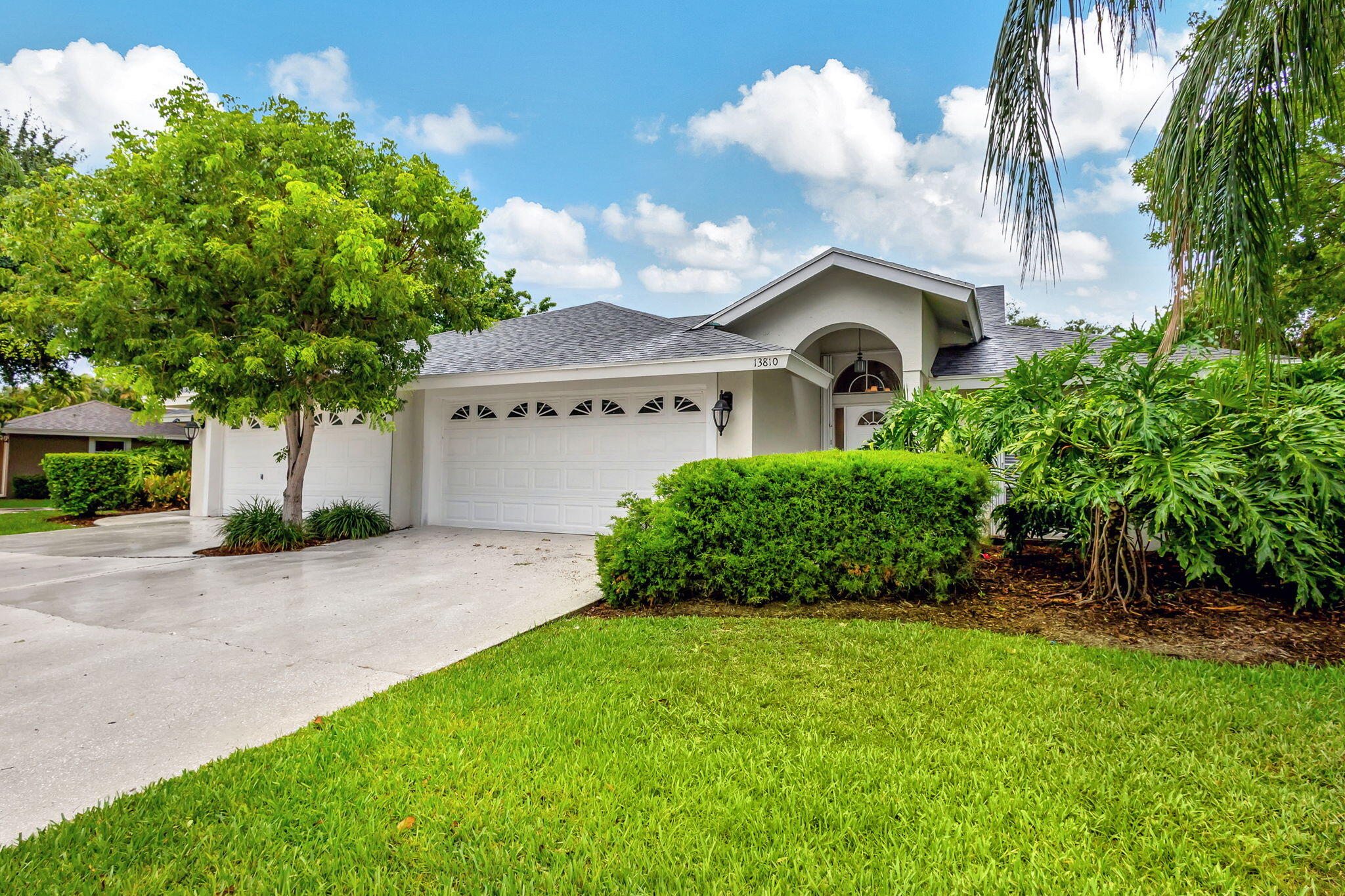 Foto de propiedad en 13810 YARMOUTH Drive, Wellington, FL 33414 Wellington con MLS# 