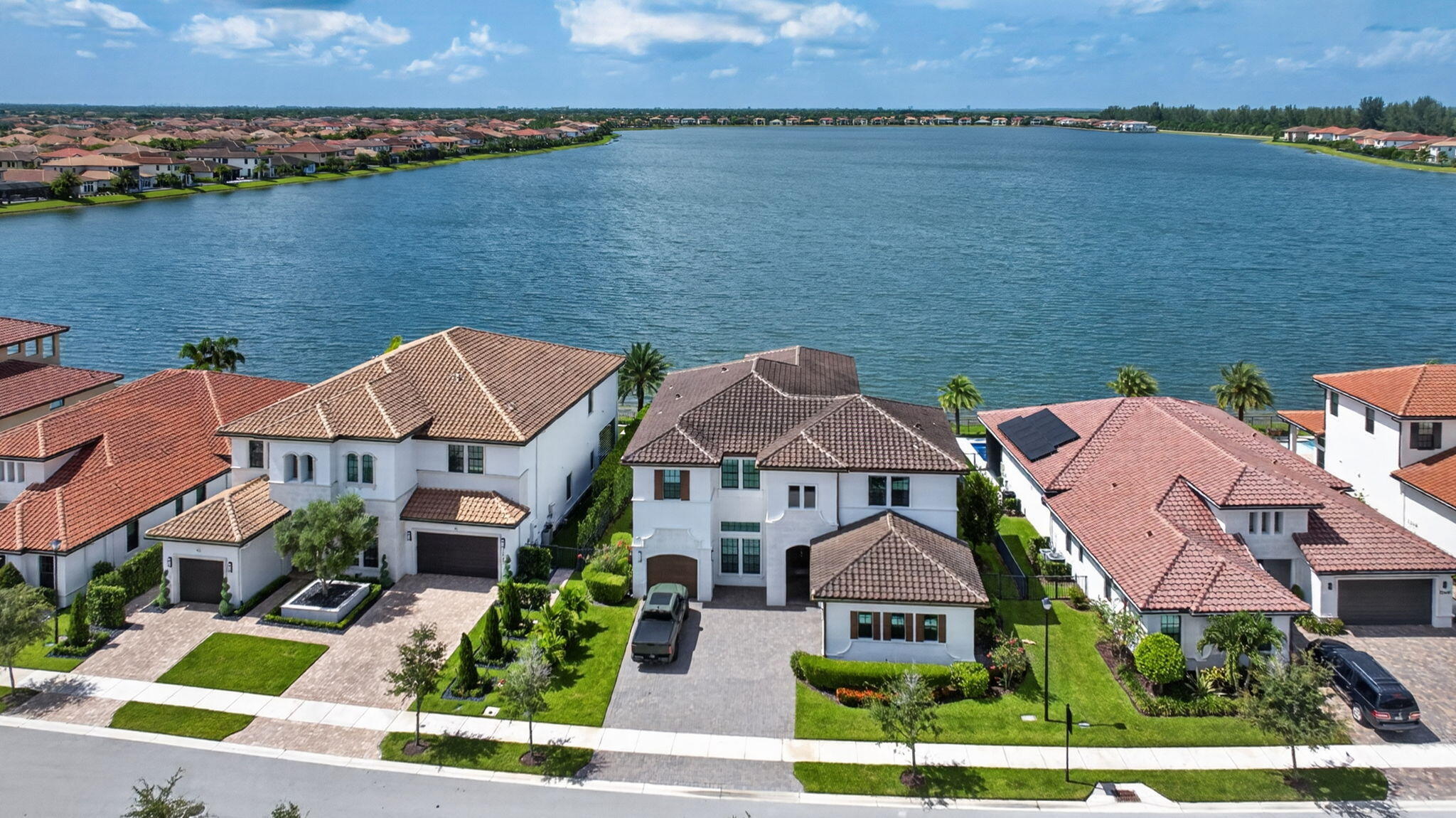 Foto de propiedad en 12450 N PARKLAND BAY Trail, Parkland, FL 33076 Parkland con MLS# 