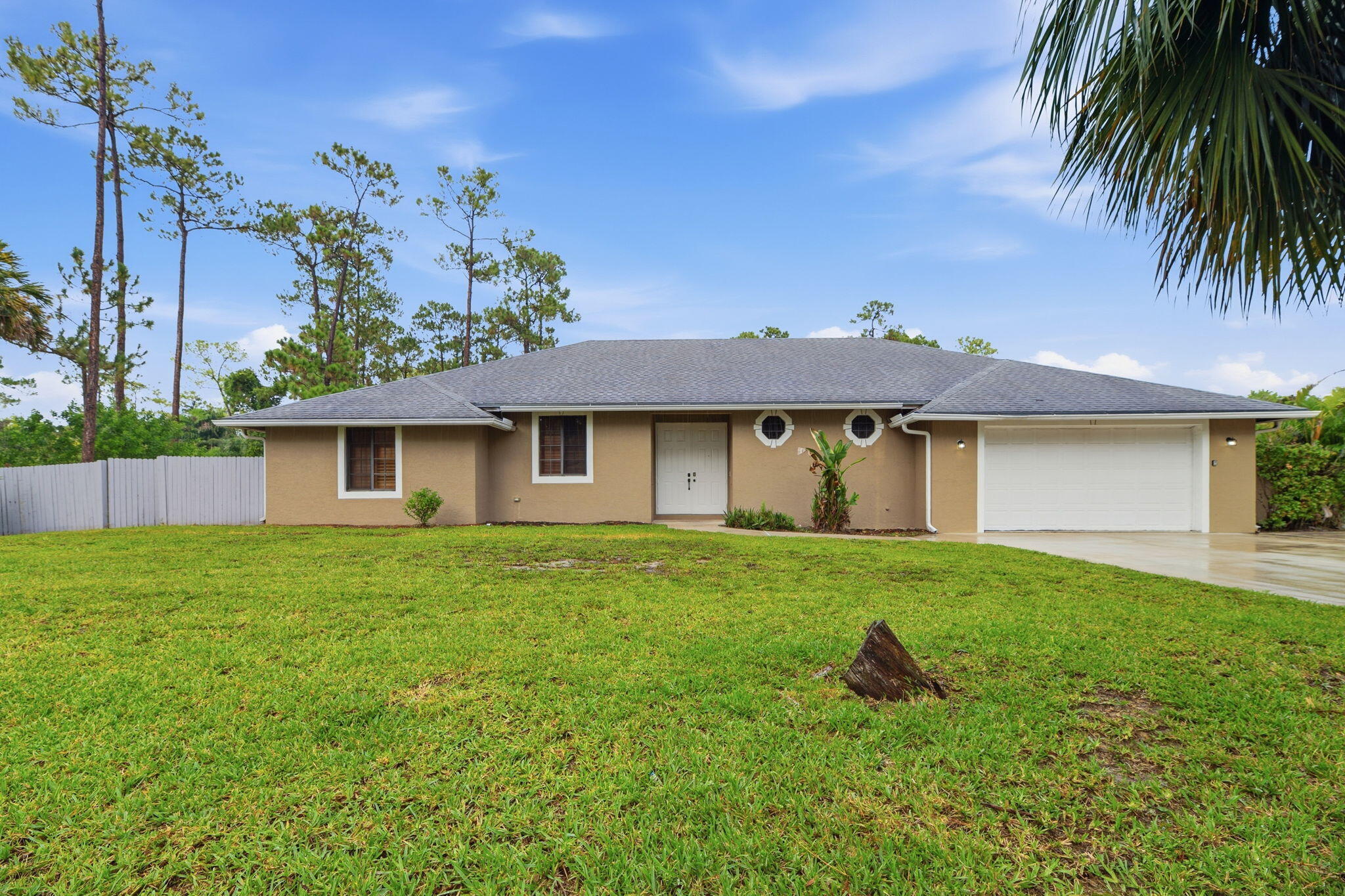 Foto de propiedad en 15731 85th Road N, Loxahatchee, FL 33470 Loxahatchee con MLS# 