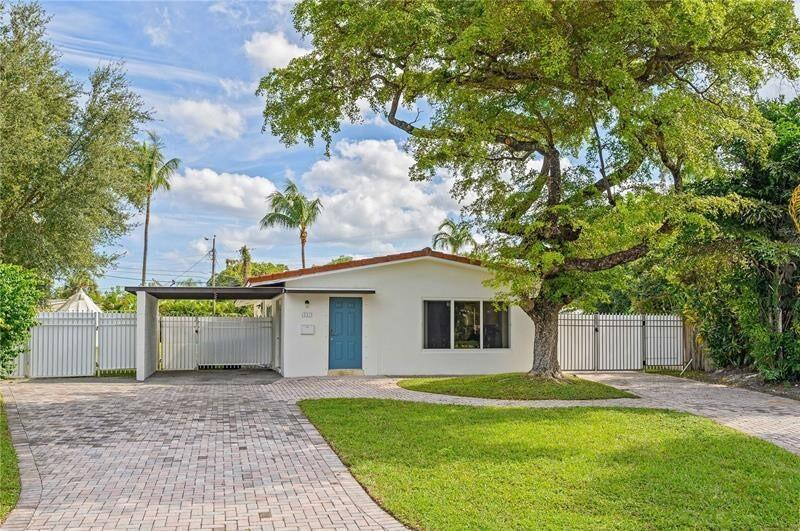 Welcome Home. Parking for several cars. Space for your RV and boat.