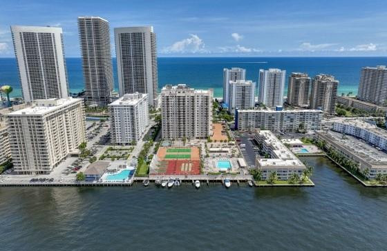 Foto de propiedad en 1865 S Ocean Drive 17h, Hallandale Beach, FL 33009 Hallandale Beach con MLS# 