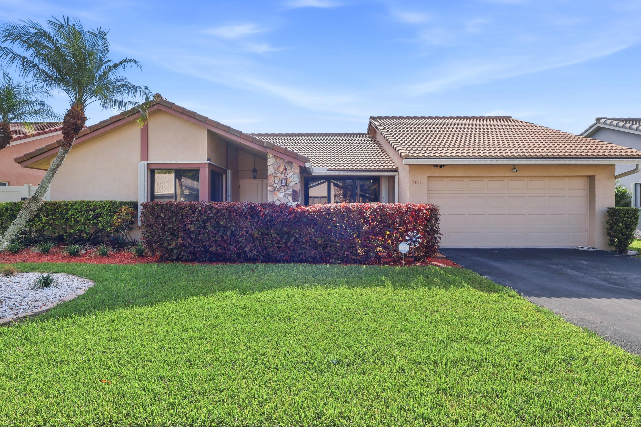 Foto de propiedad en 700 NW 102ND Way, Plantation, FL 33324 Plantation con MLS# 