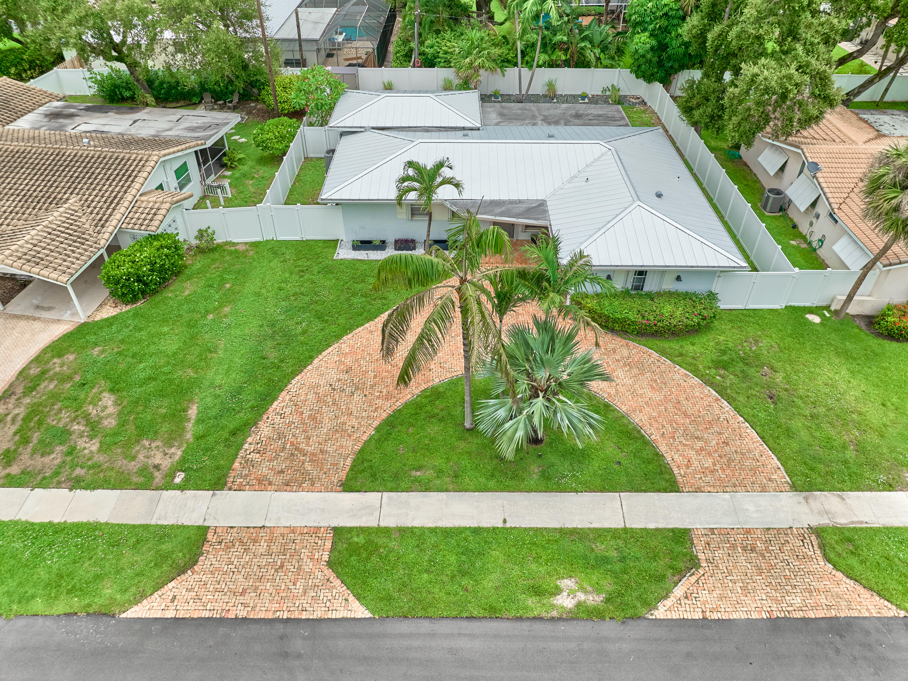 Foto de propiedad en 683 SW 2ND Street, Boca Raton, FL 33486 Boca Raton con MLS# 