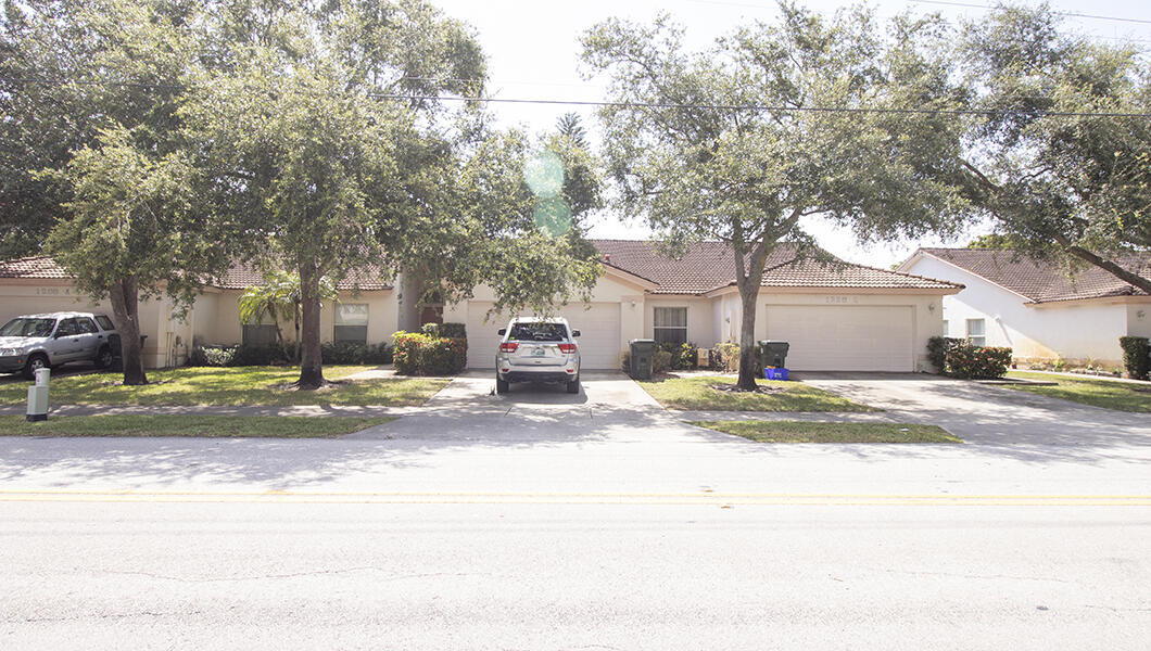 Foto de propiedad en 1220 NW 15TH Avenue A, Boca Raton, FL 33486 Boca Raton con MLS# 