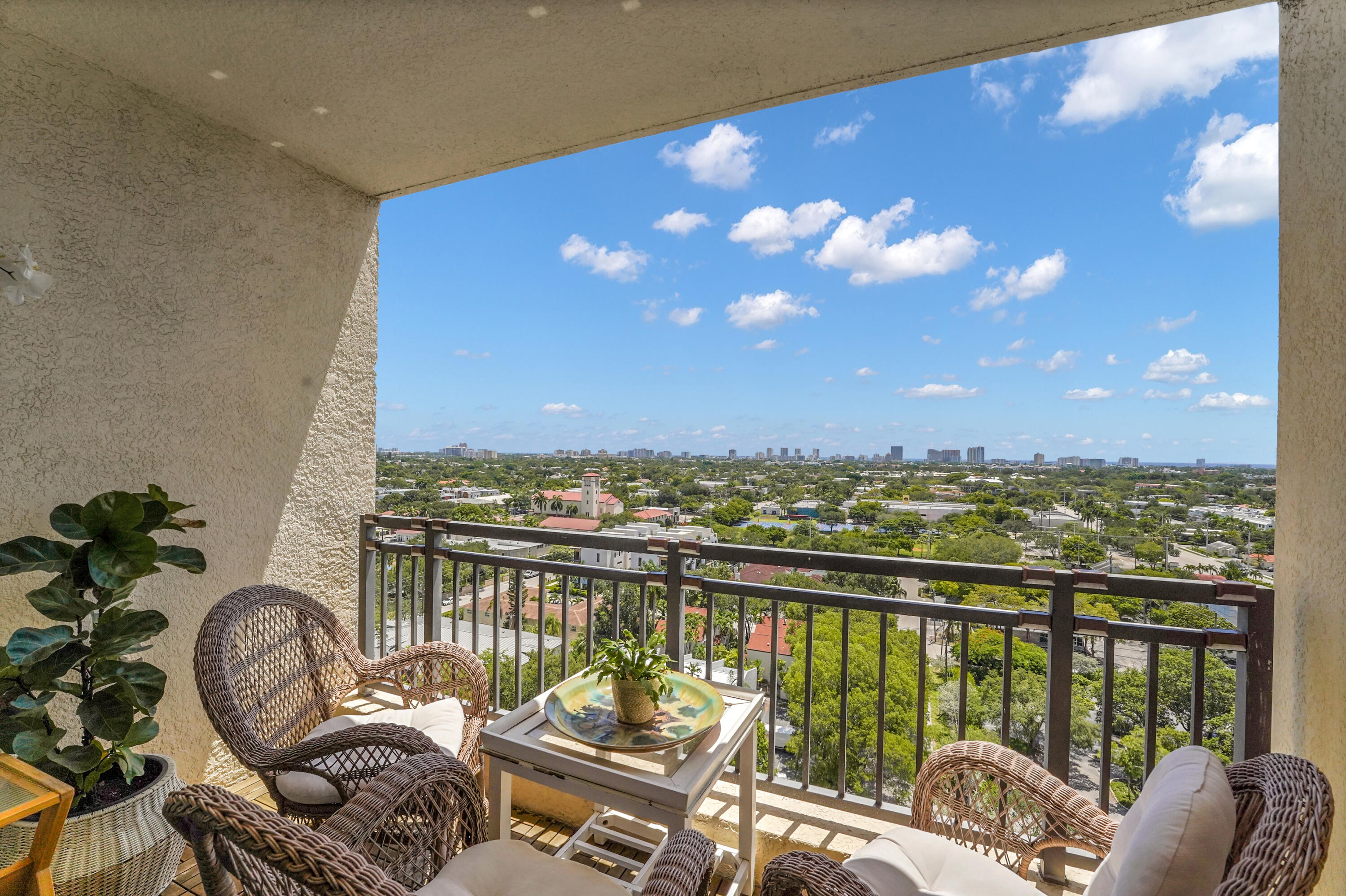 Foto de propiedad en 110 N Federal Highway 1410, Fort Lauderdale, FL 33301 Fort Lauderdale con MLS# 