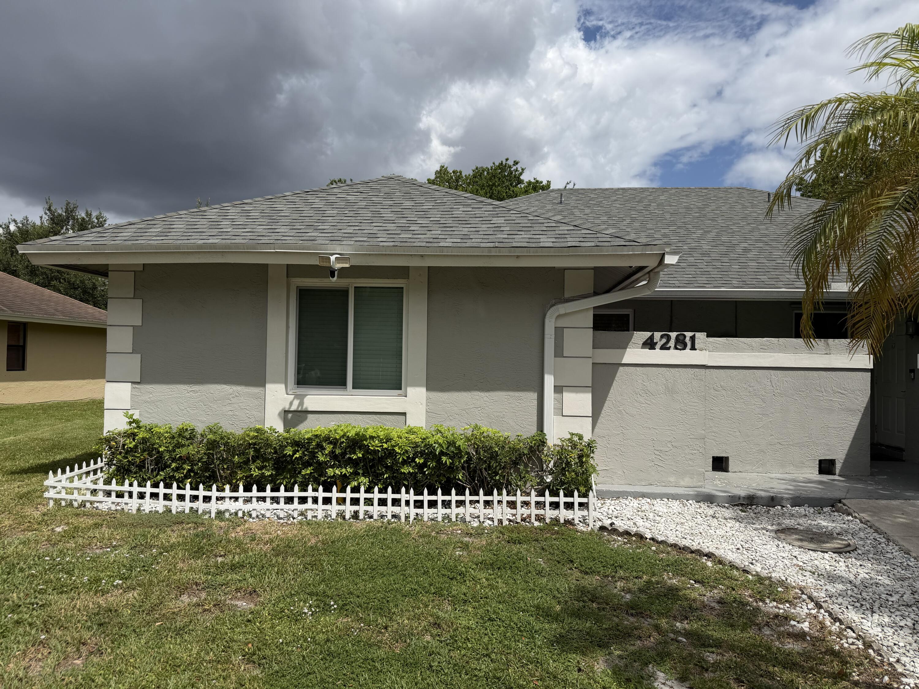 Foto de propiedad en 4281 NW 120TH Lane 4281, Sunrise, FL 33323 Sunrise con MLS# 
