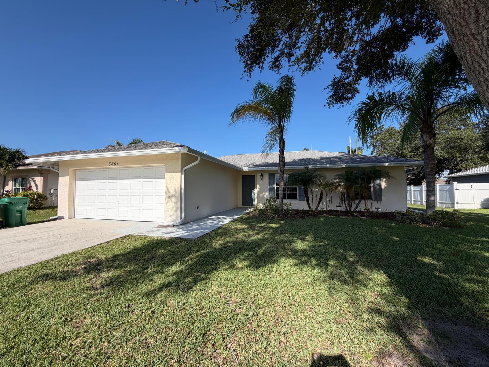 Foto de propiedad en 3661 SW CAMASTRO Street, Port St. Lucie, FL 34953 Port St. Lucie con MLS# 