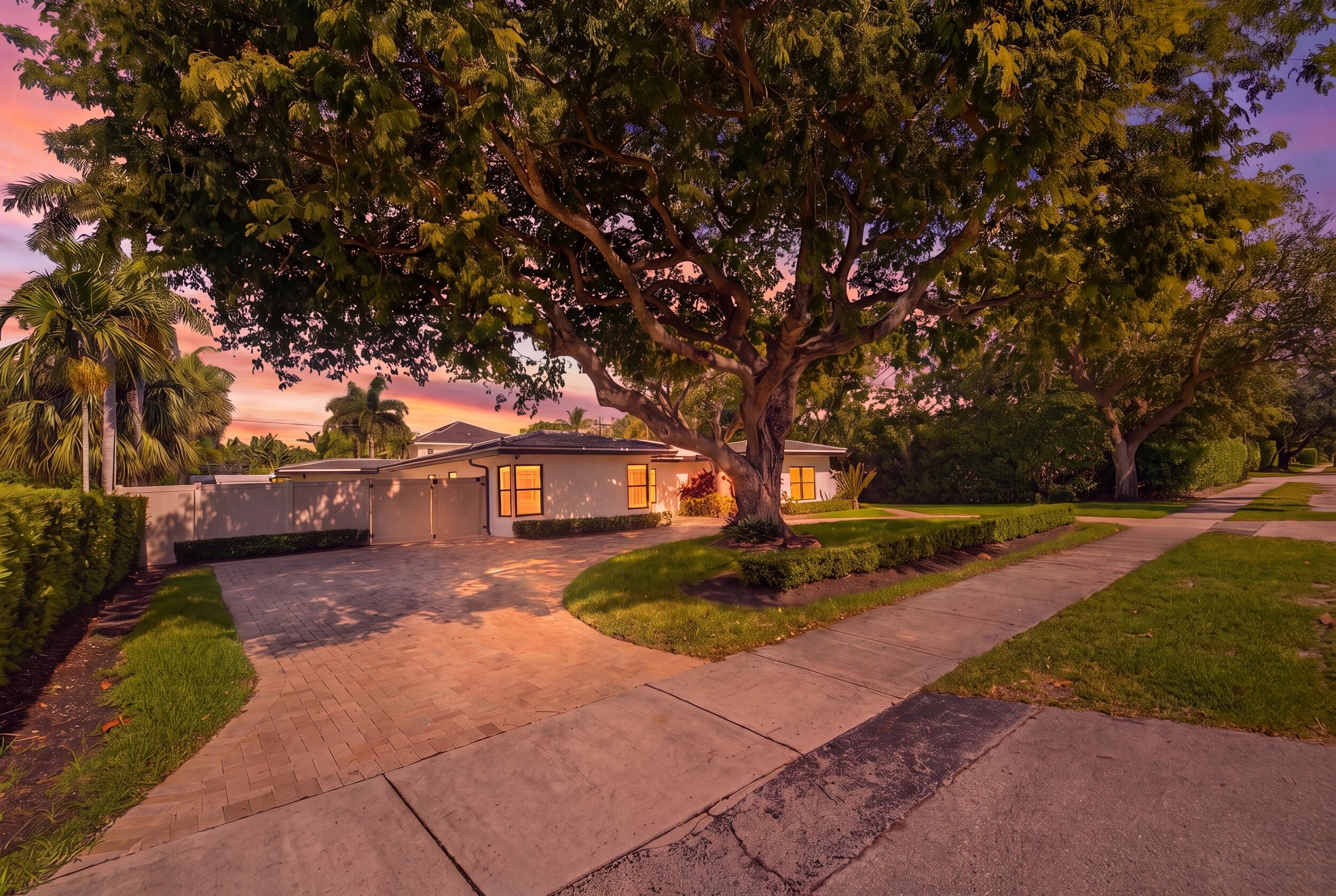 Foto de propiedad en 1619 Bayview Drive, Fort Lauderdale, FL 33305 Fort Lauderdale con MLS# 