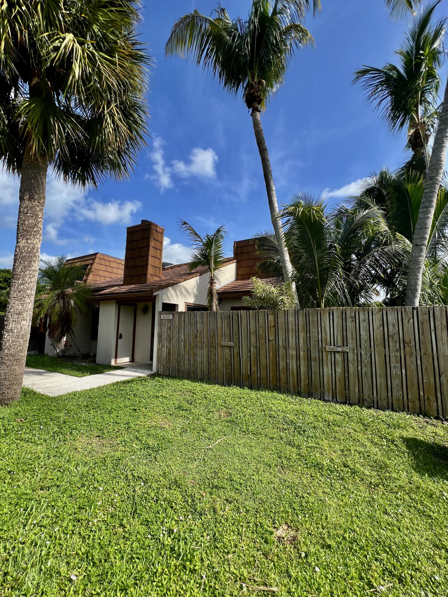 Foto de propiedad en 4232 PALM BAY D, West Palm Beach, FL 33406 West Palm Beach con MLS# 