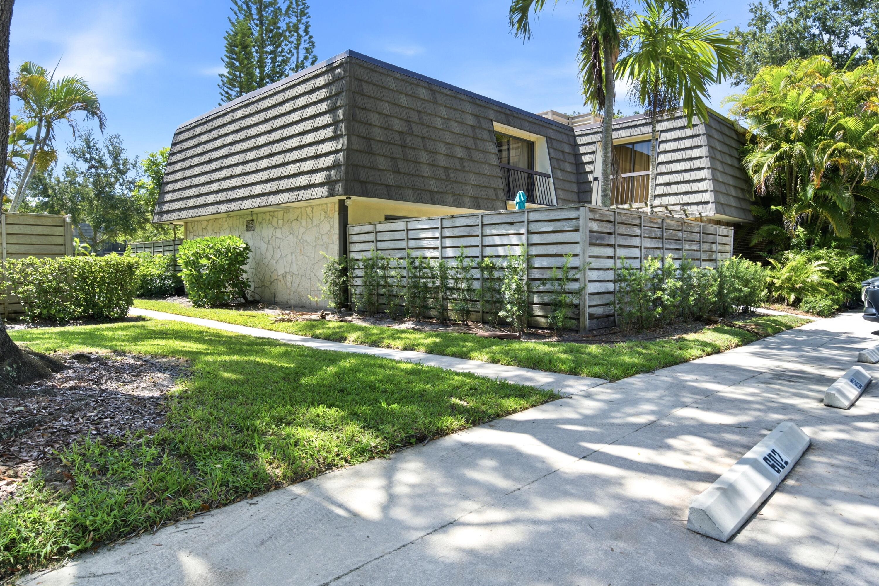 Foto de propiedad en 605 6TH Terrace, Palm Beach Gardens, FL 33418 Palm Beach Gardens con MLS# 