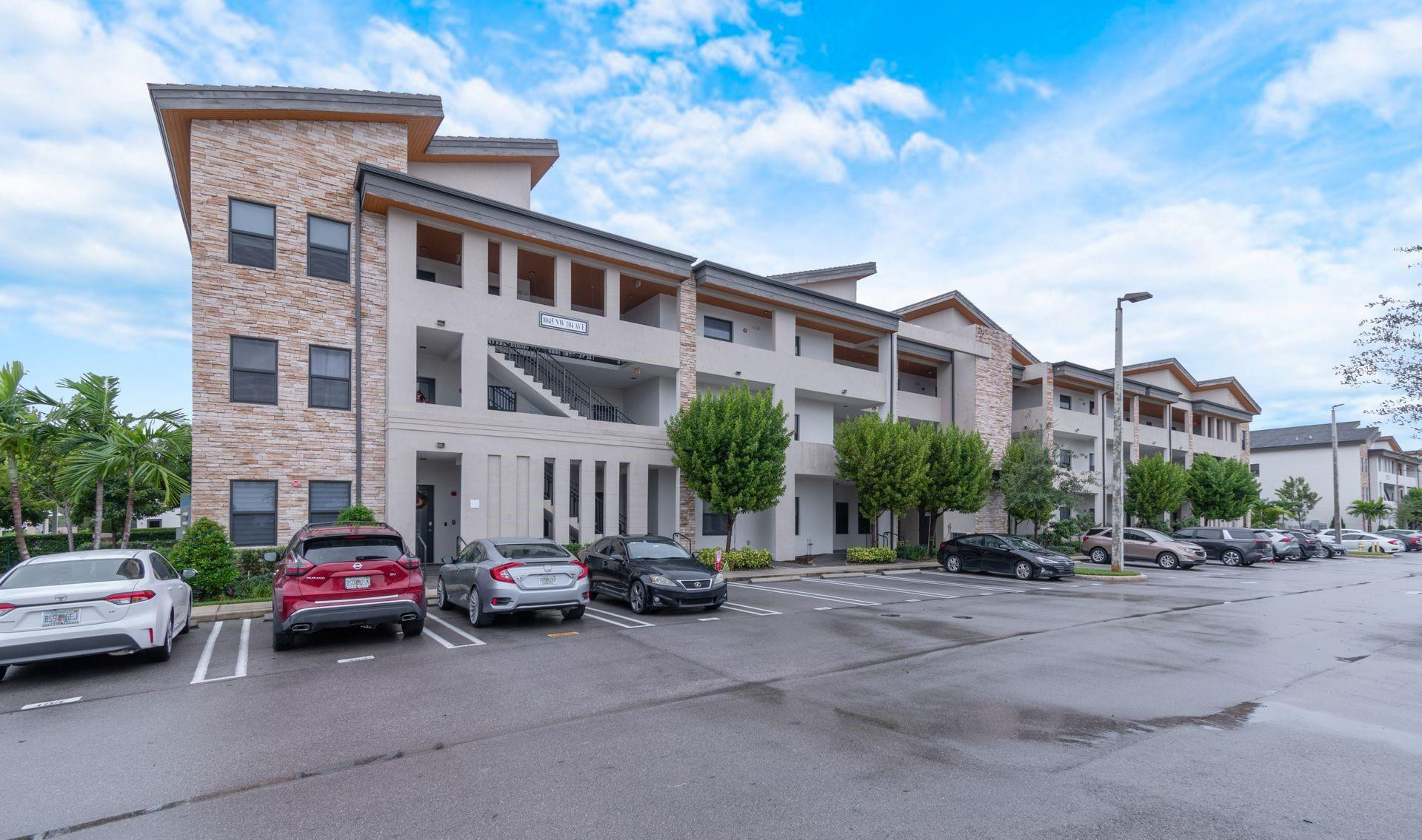 Foto de propiedad en 8045 NW 104th Avenue Unit 7, Doral, FL 33178 Doral con MLS# 