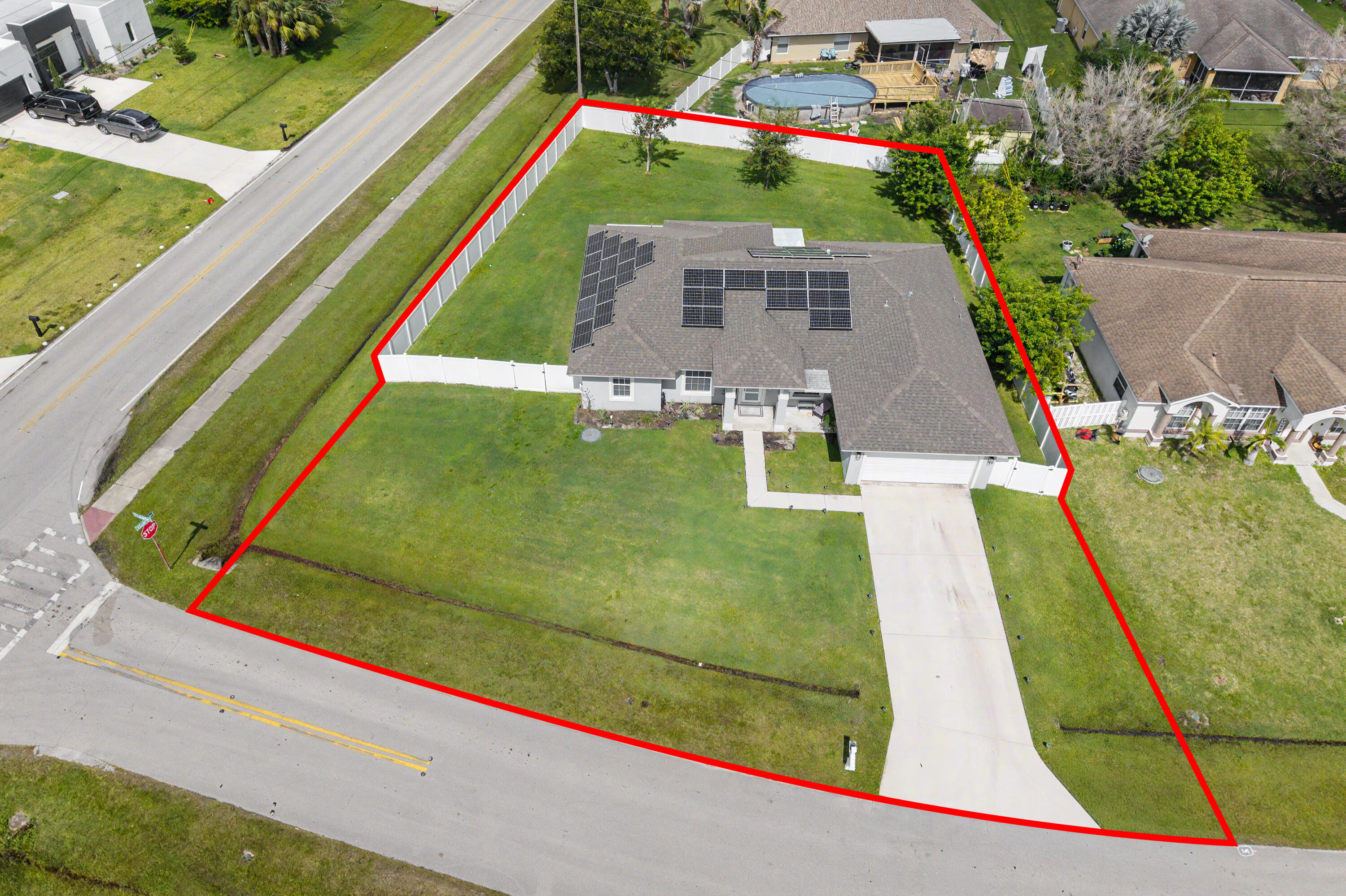 Foto de propiedad en 2094 SW CAPEADOR Street, Port St. Lucie, FL 34953 Port St. Lucie con MLS# 