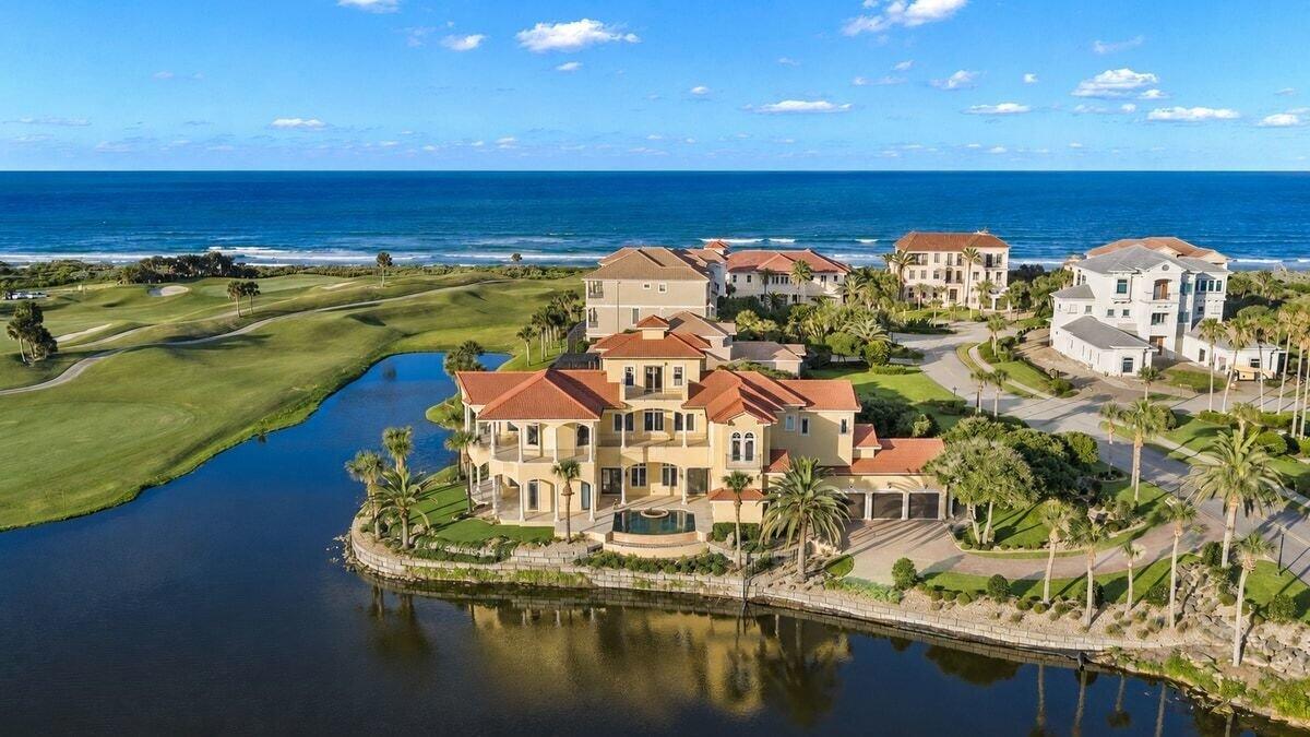 Foto de propiedad en 501 GRANADA Drive, Palm Coast, FL 32137 Palm Coast con MLS# 