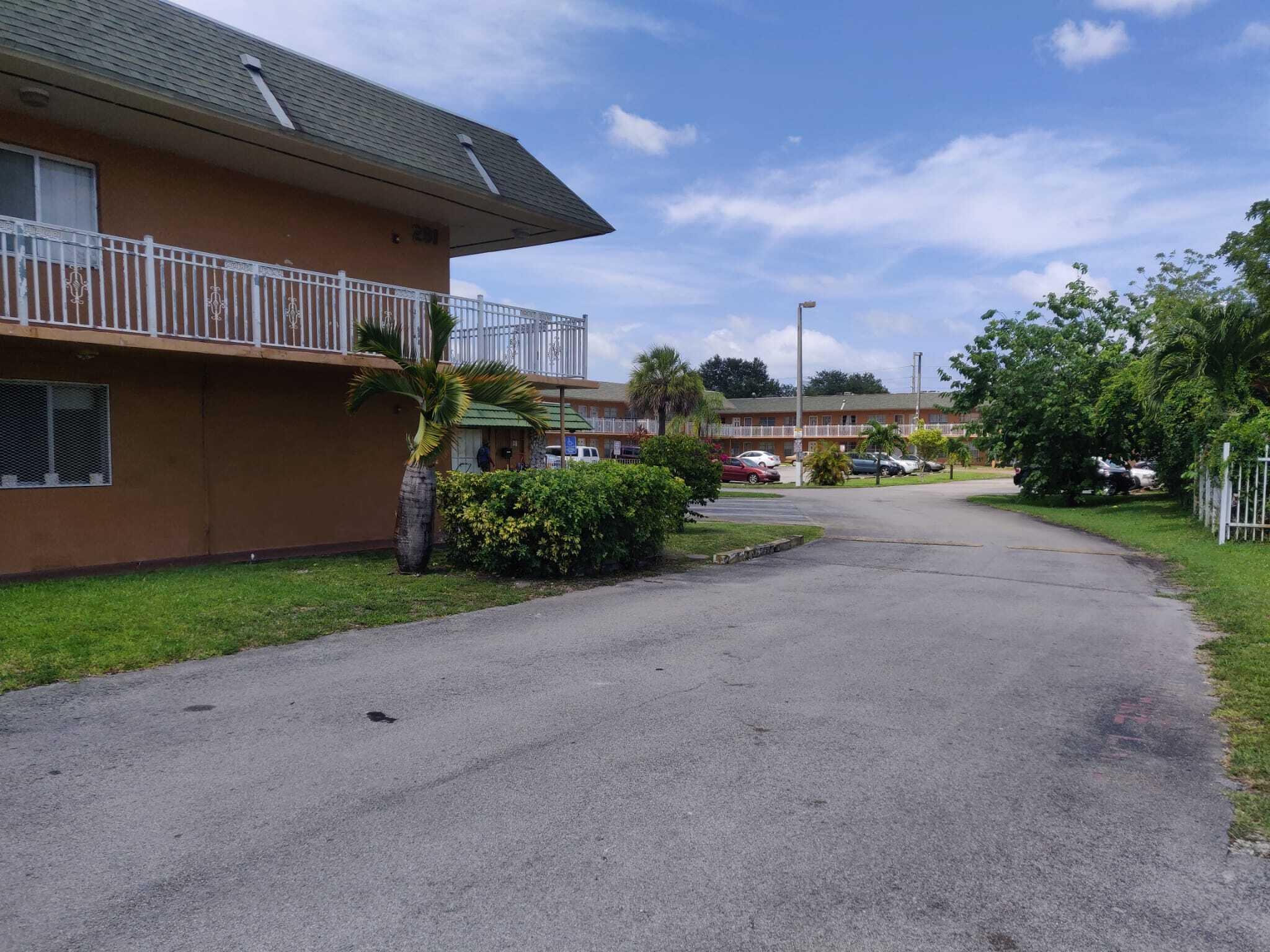 Foto de propiedad en 271 NW 177TH Street 106, Miami Gardens, FL 33169 Miami Gardens con MLS# 