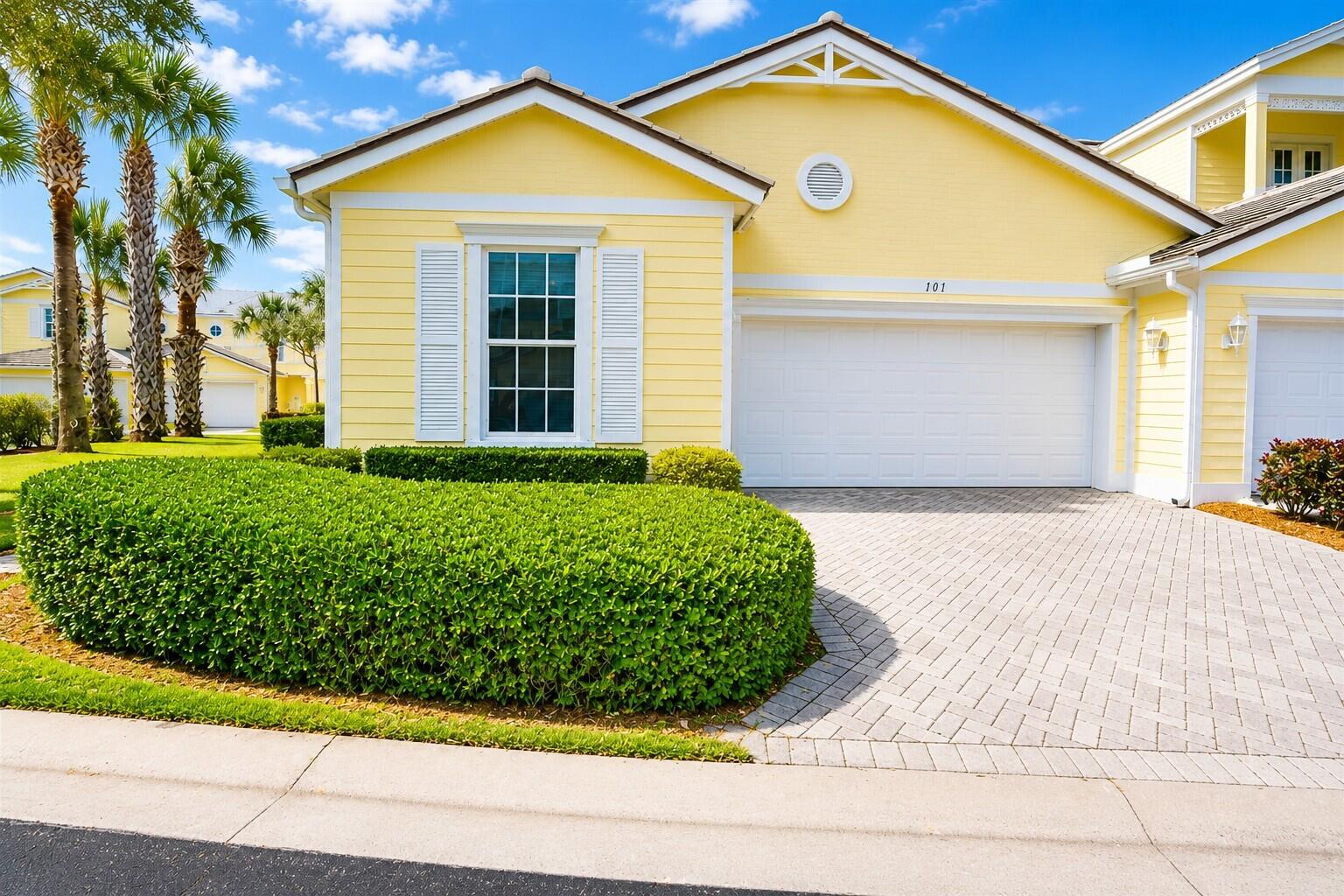 Foto de propiedad en 205 SHELLEY Lane, Fort Pierce, FL 34949 Fort Pierce con MLS# 