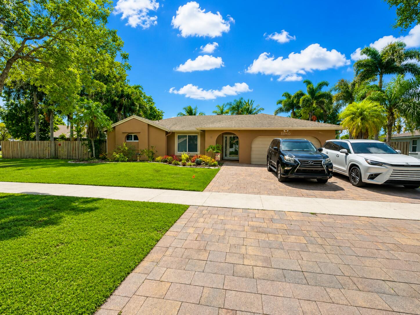Foto de propiedad en 5040 SW 117th Way, Cooper City, FL 33330 Cooper City con MLS# 