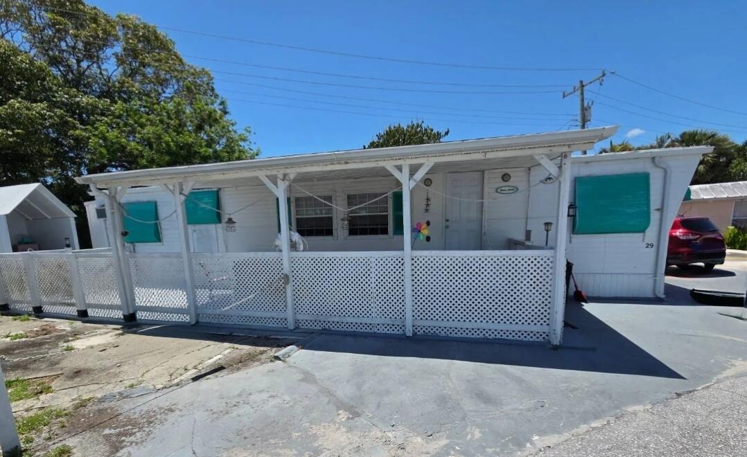 Foto de propiedad en 29 Pine Ridge Drive, Riviera Beach, FL 33404 Riviera Beach con MLS# 