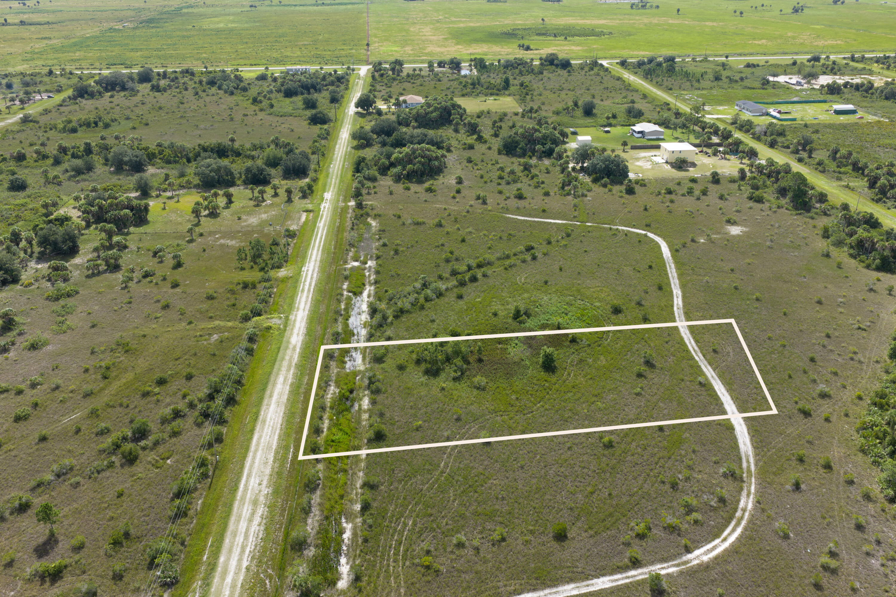 Foto de propiedad en 14932 NW 280TH Street, Okeechobee, FL 34972 Okeechobee con MLS# 