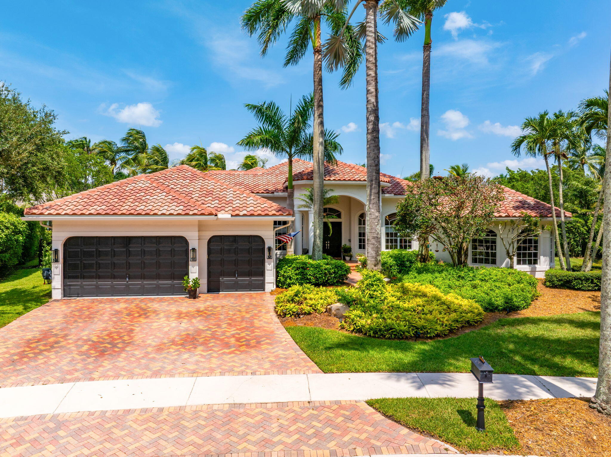 Foto de propiedad en 2480 Poinciana Lane, Weston, FL 33327 Weston con MLS# 