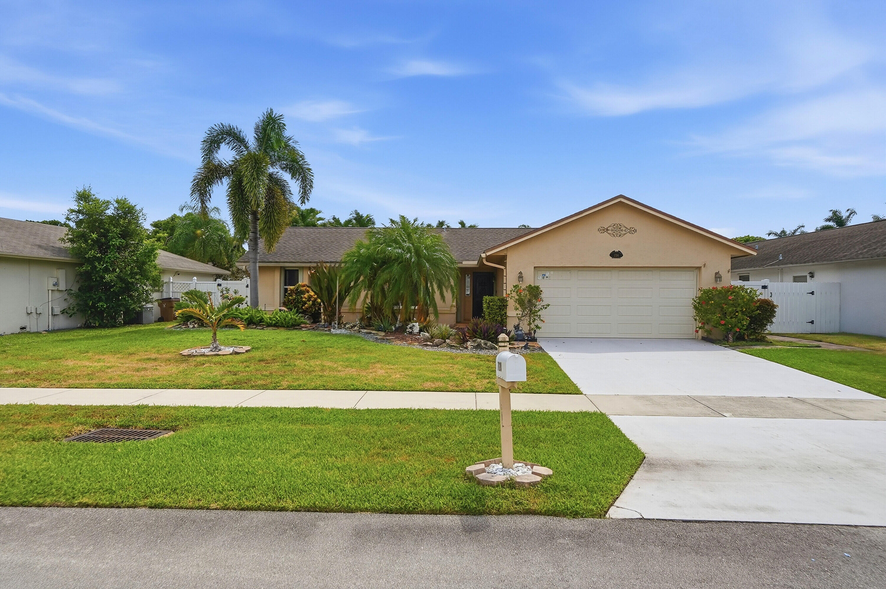Vendido 720 NW 42nd Way, Deerfield Beach, FL 33442, Deerfield Beach, FL 33442