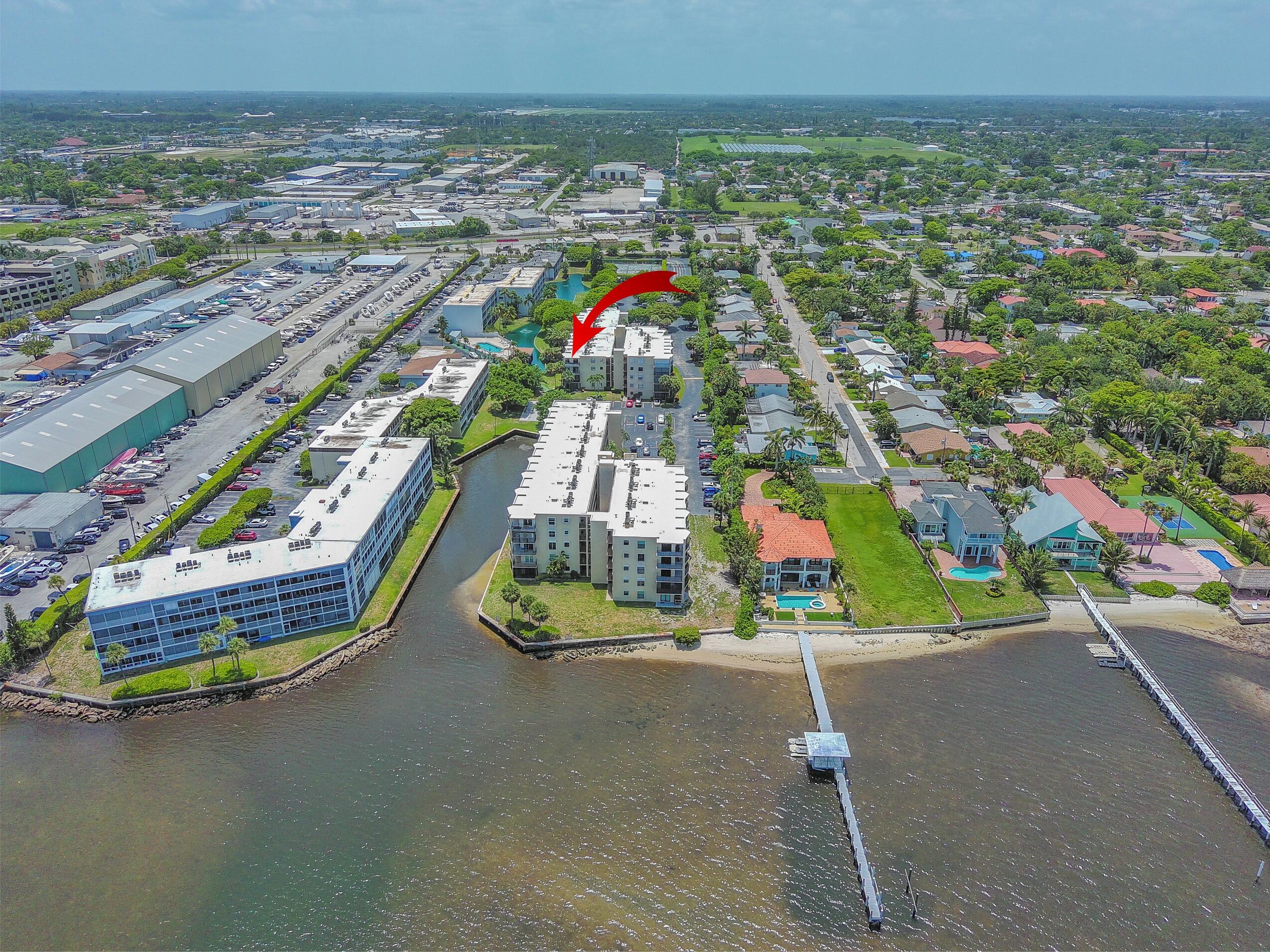 Foto de propiedad en 890 N FEDERAL Highway 412, Lantana, FL 33462 Lantana con MLS# 