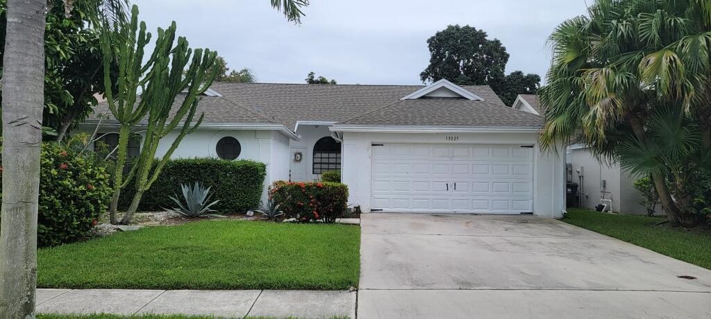 Foto de propiedad en 13025 MEADOWBREEZE Drive, Wellington, FL 33414 Wellington con MLS# 