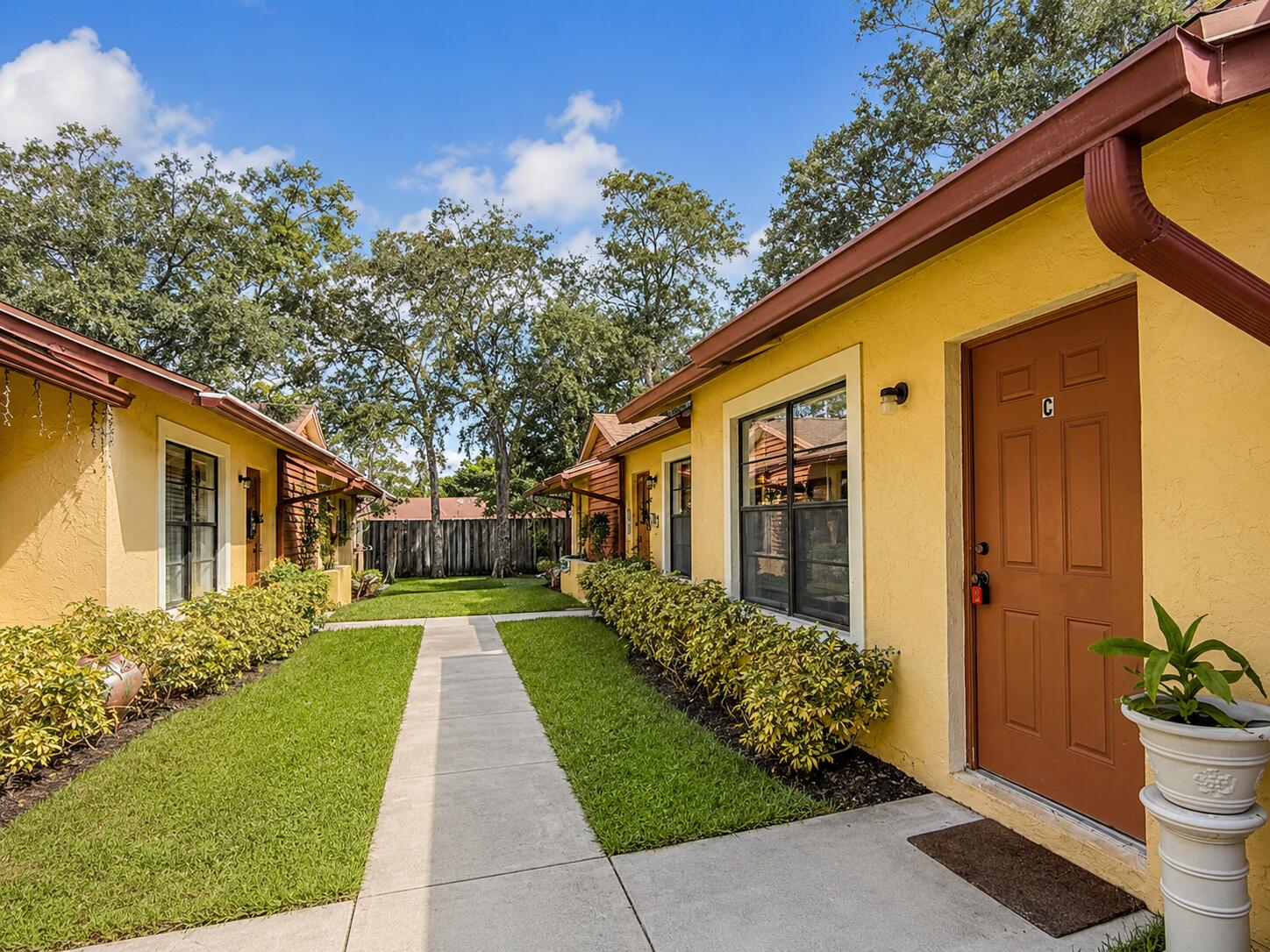 Foto de propiedad en 1104 Goldenrod Road C, Wellington, FL 33414 Wellington con MLS# 