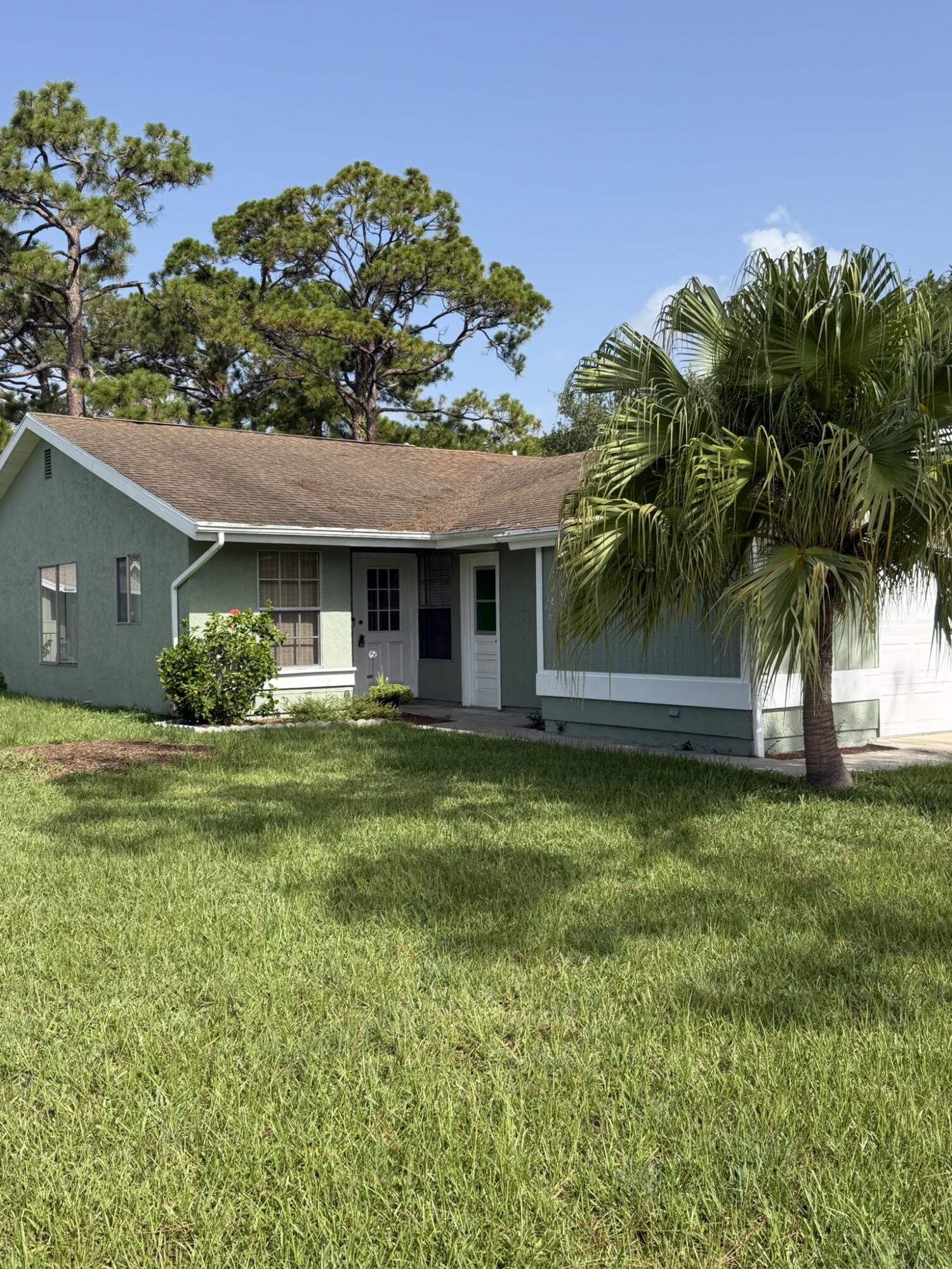 Foto de propiedad en 1720 SE Linpark Court, Port St. Lucie, FL 34952 Port St. Lucie con MLS# 