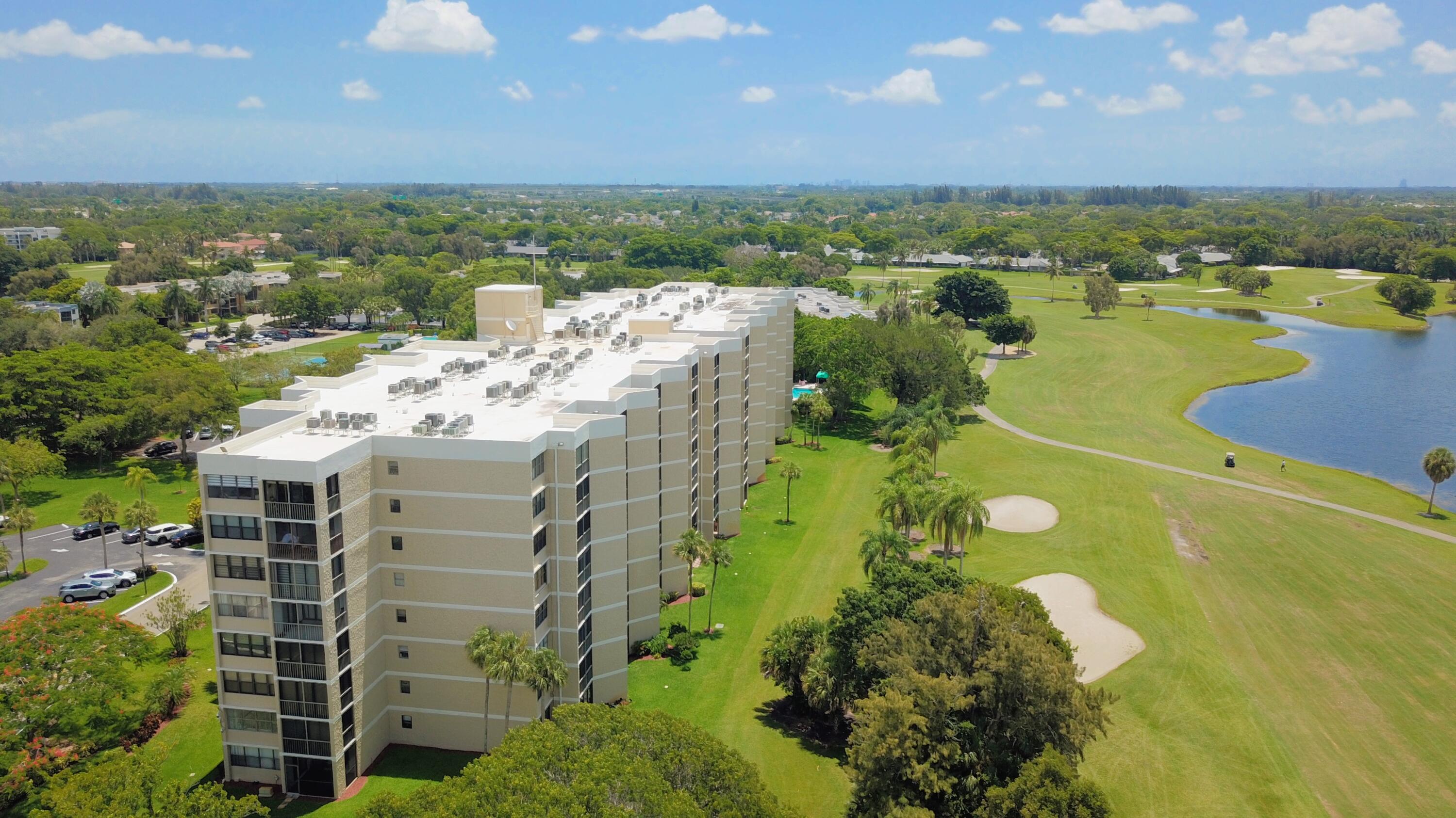 Foto de propiedad en 16300 GOLF CLUB Road 613, Weston, FL 33326 Weston con MLS# 