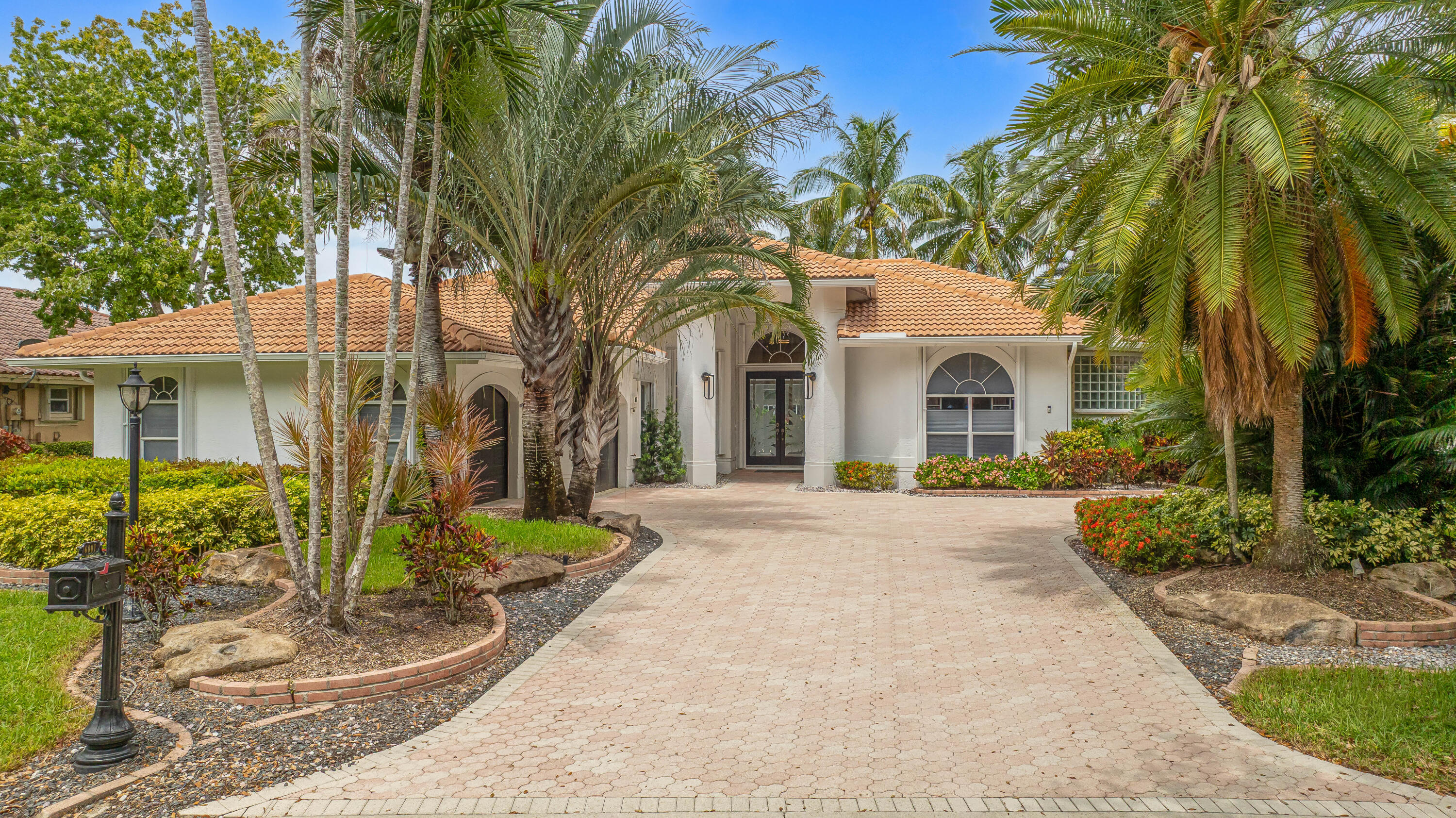 Foto de propiedad en 6001 NW 97th Drive, Parkland, FL 33076 Parkland con MLS# 