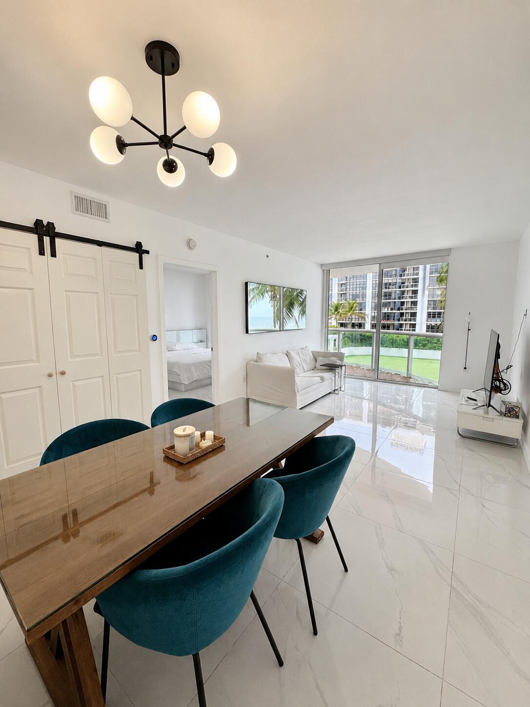 Foto de propiedad en 6365 Collins Avenue 811, Miami Beach, FL 33141 Miami Beach con MLS# 