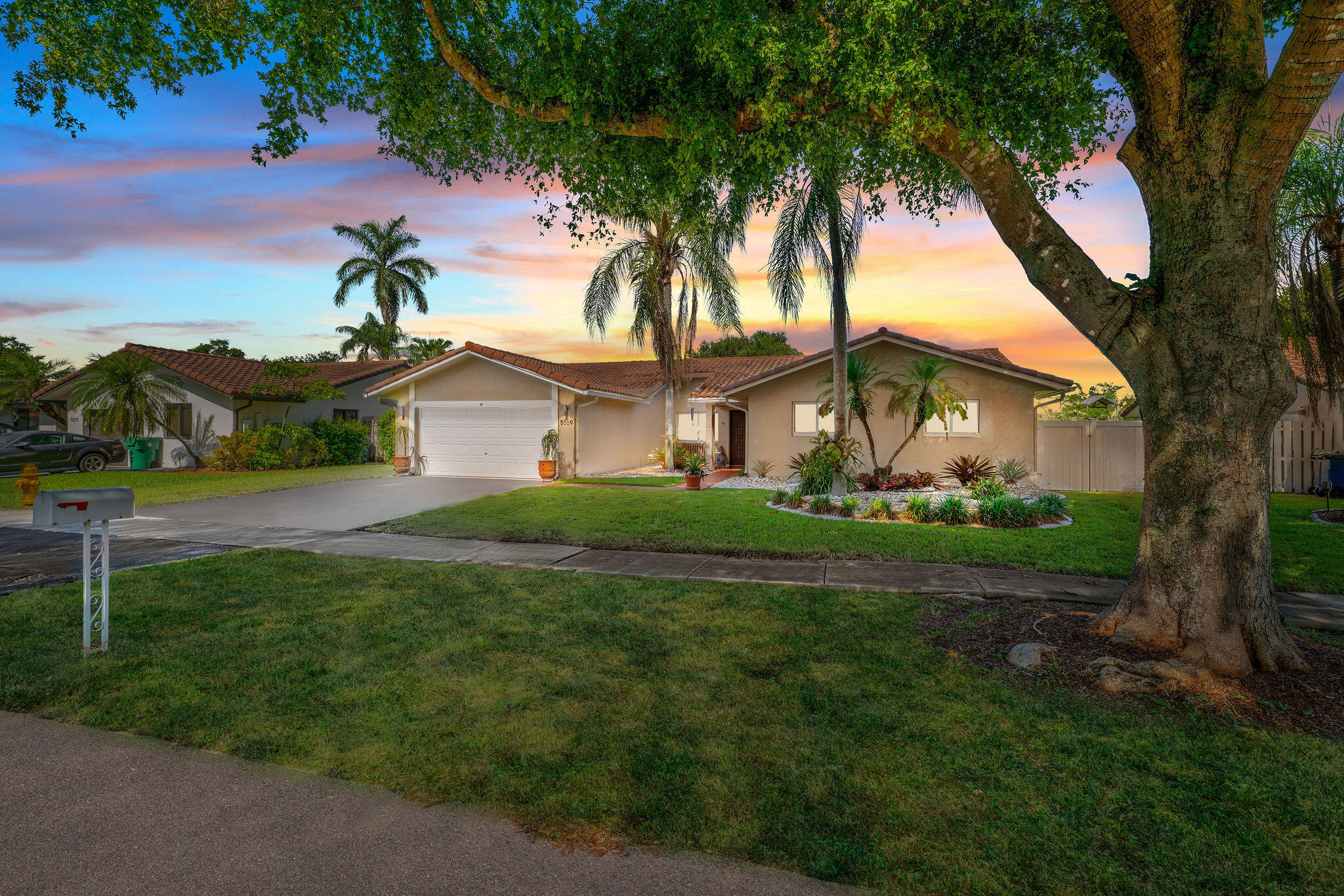 Foto de propiedad en 5569 SW 112TH Terrace, Cooper City, FL 33330 Cooper City con MLS# 