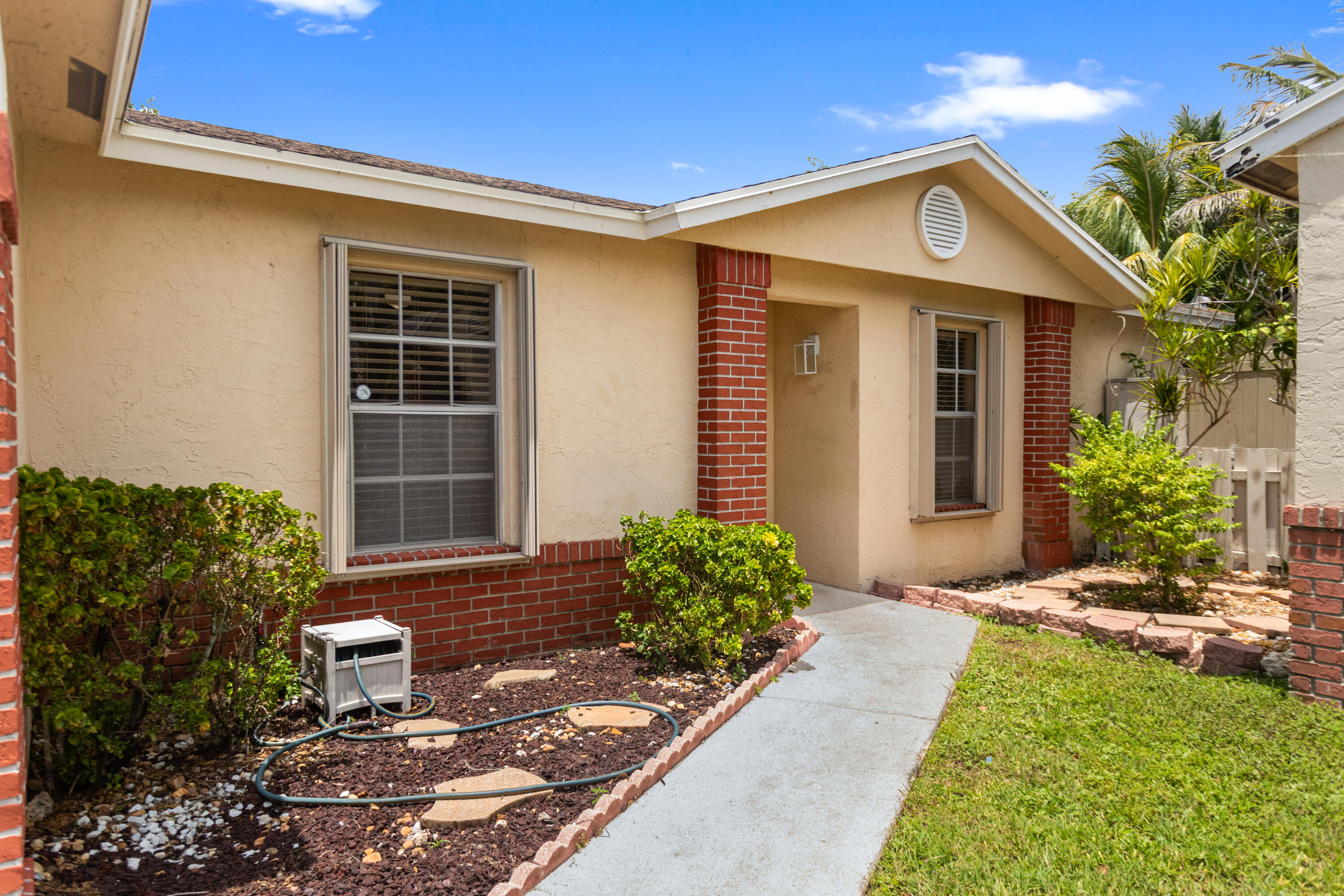 Foto de propiedad en 13945 LANGLEY Place, Davie, FL 33325 Davie con MLS# 