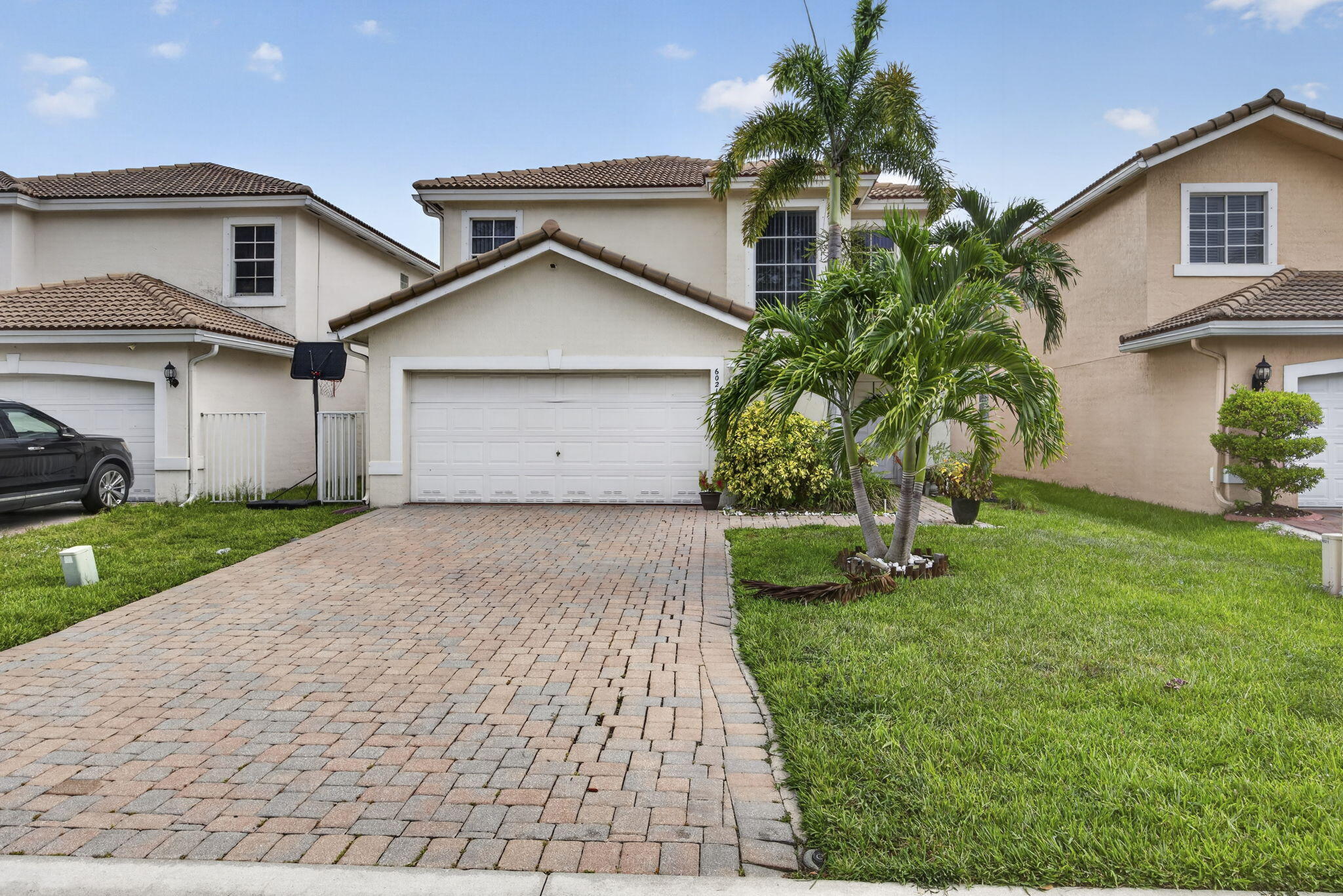 Foto de propiedad en 6021 Adriatic Way, West Palm Beach, FL 33413 West Palm Beach con MLS# 