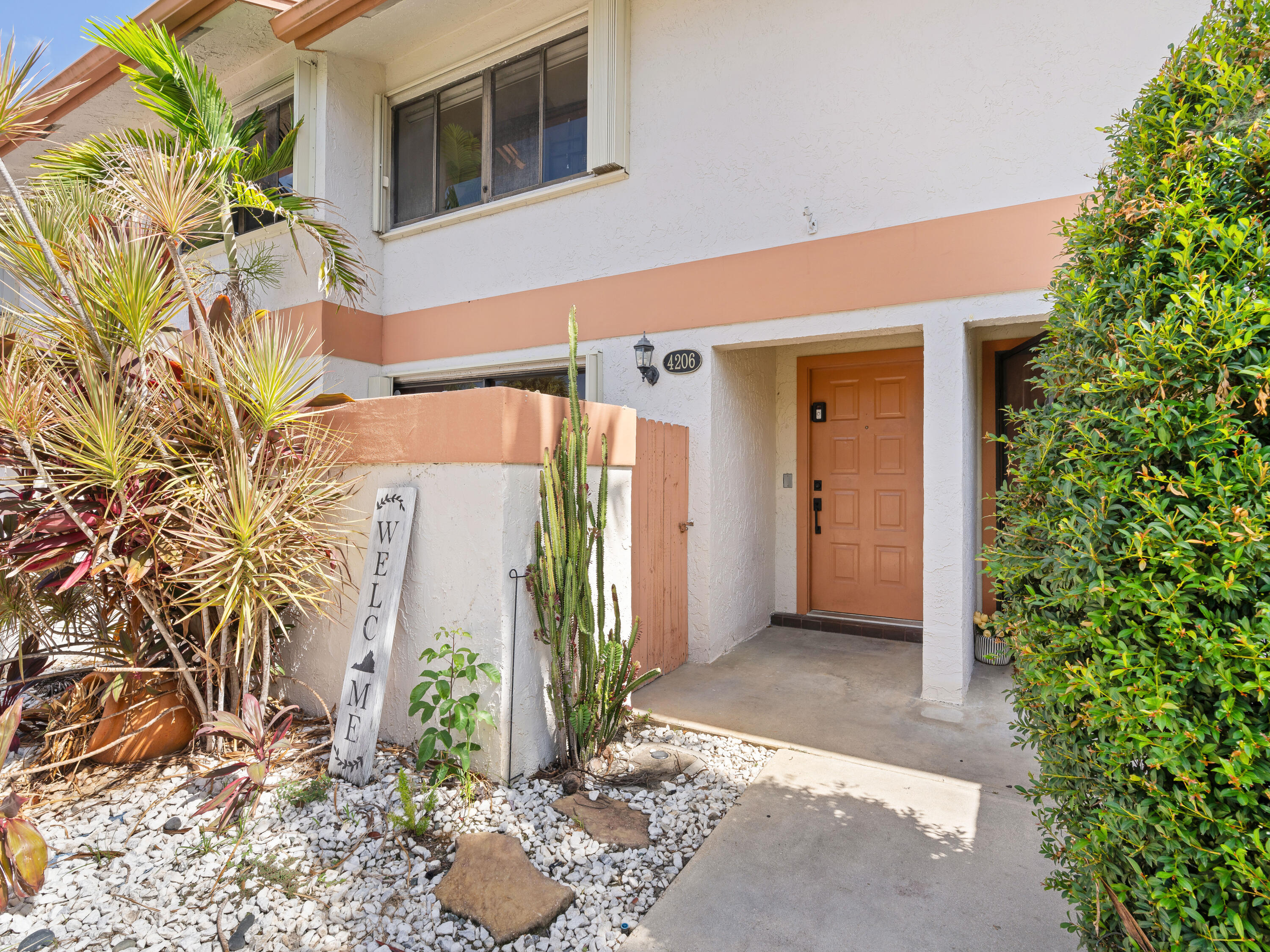 Foto de propiedad en 4206 SW 70TH Terrace 4206, Davie, FL 33314 Davie con MLS# 