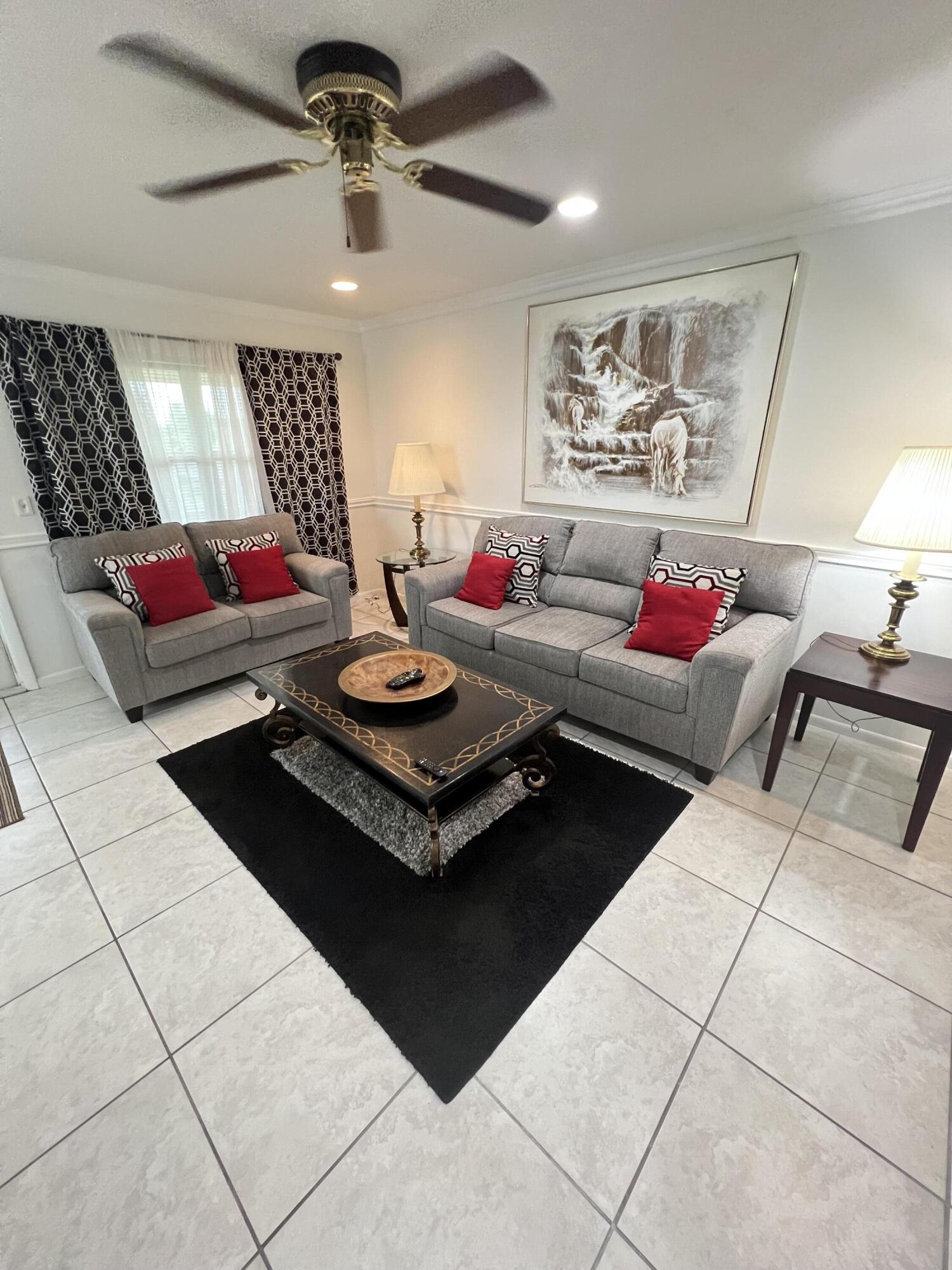 Foto de propiedad en 120 COVENTRY E 120, West Palm Beach, FL 33417 West Palm Beach con MLS# 