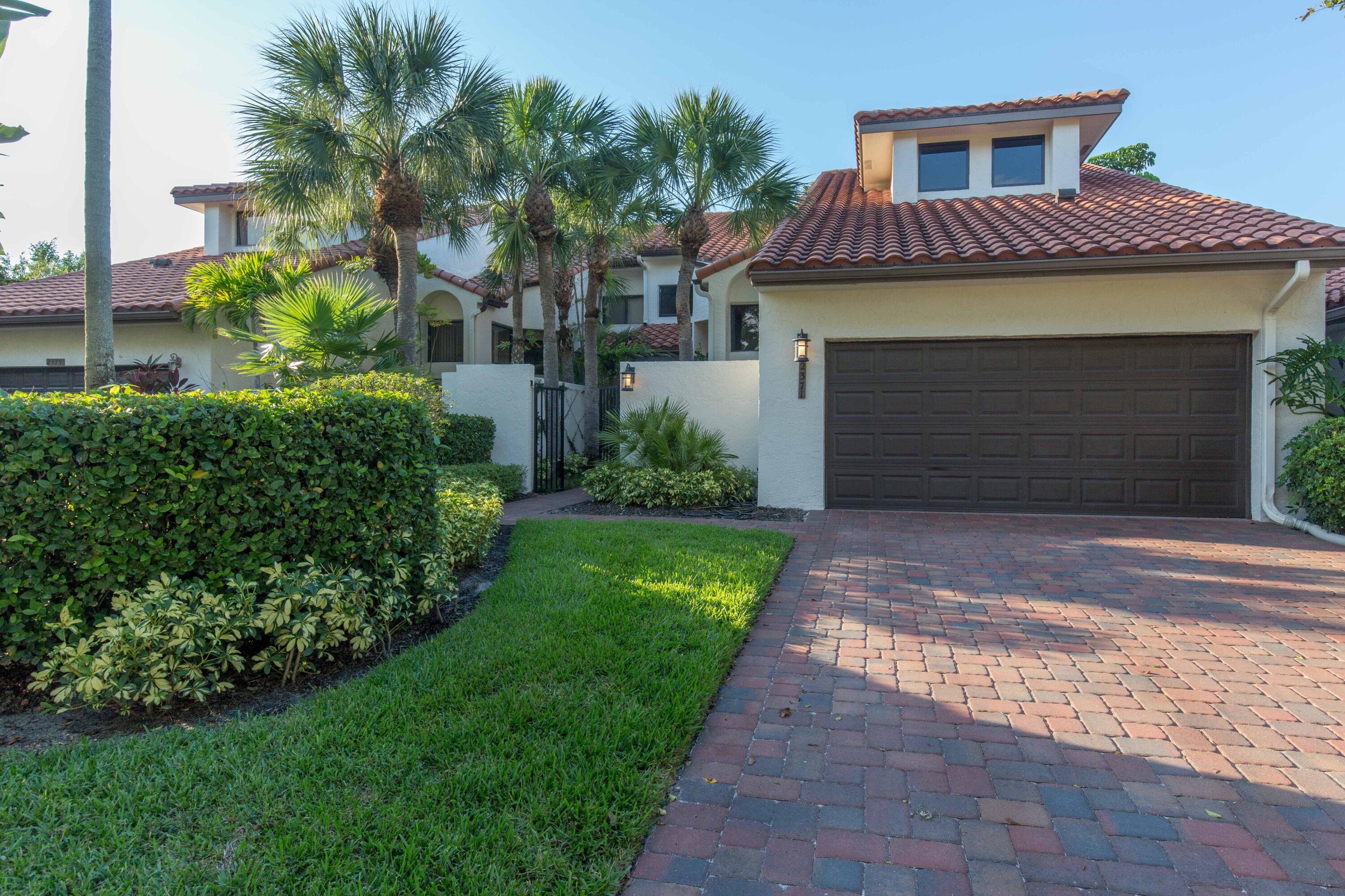 Foto de propiedad en 2371 WINDSOR WAY Court, Wellington, FL 33414 Wellington con MLS# 