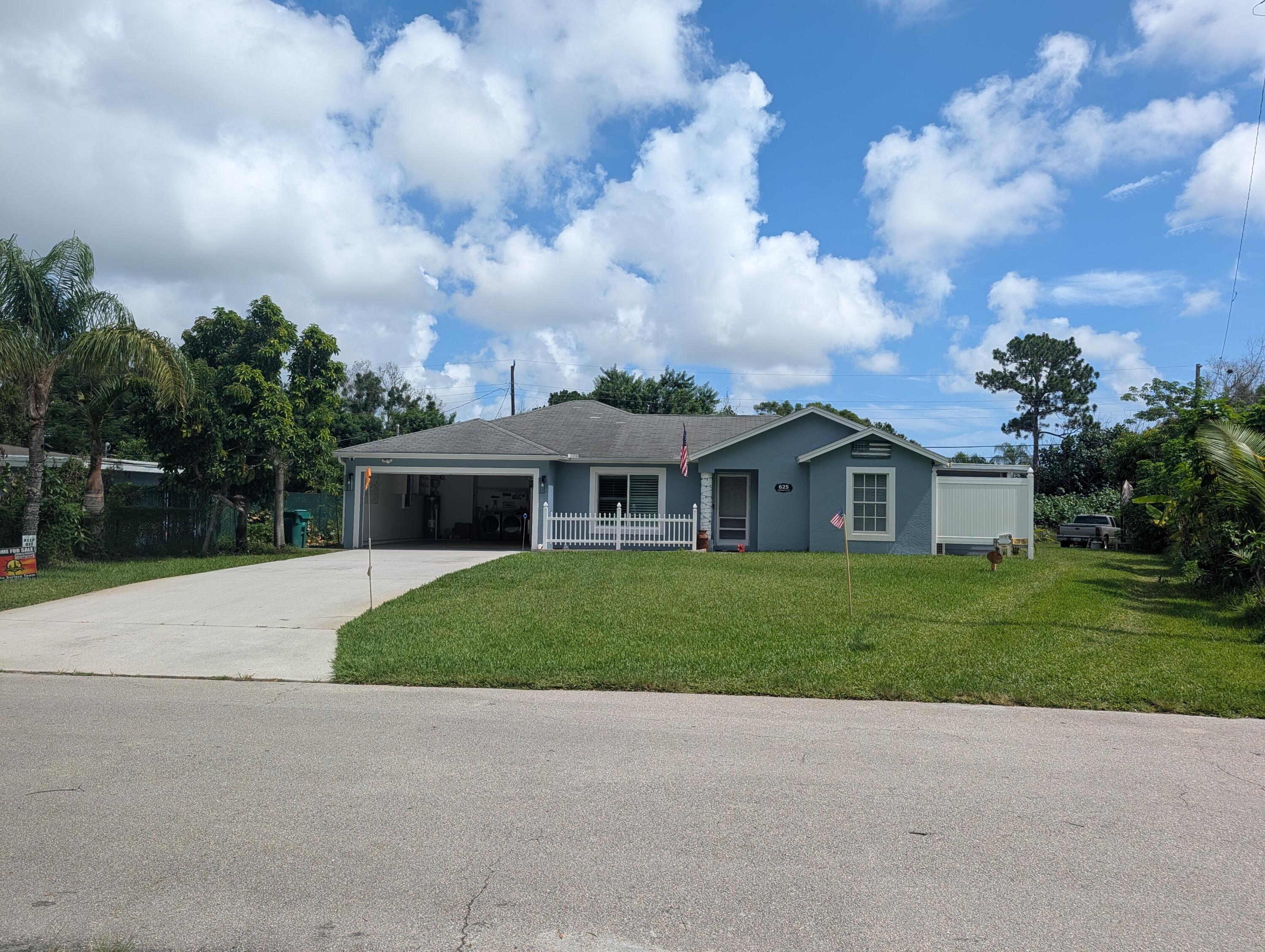 Foto de propiedad en 625 Coconut Avenue N, Port St. Lucie, FL 34952 Port St. Lucie con MLS# 