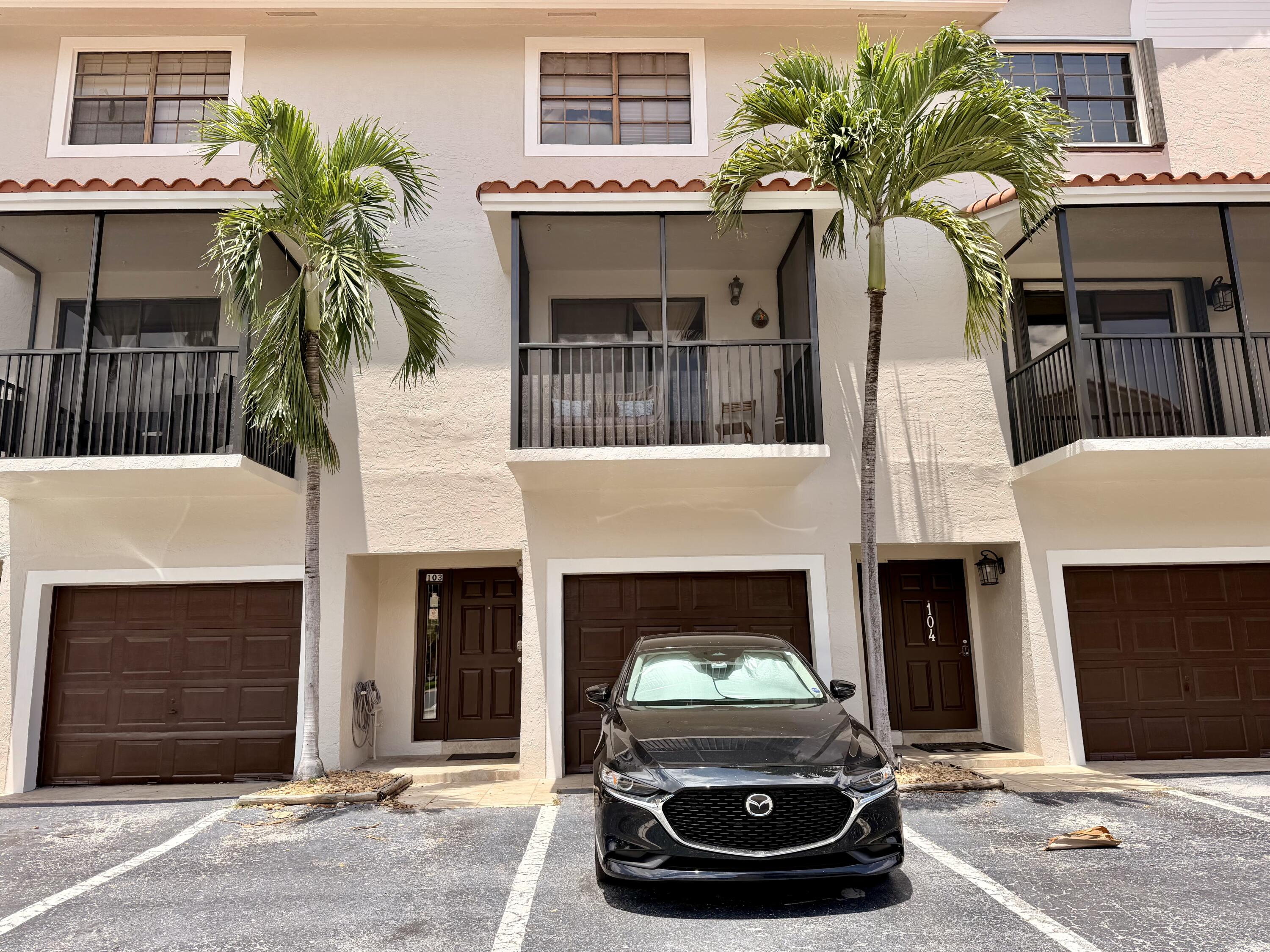 Foto de propiedad en 9908 HAMMOCKS Boulevard 103-42, Miami, FL 33196 Miami con MLS# 